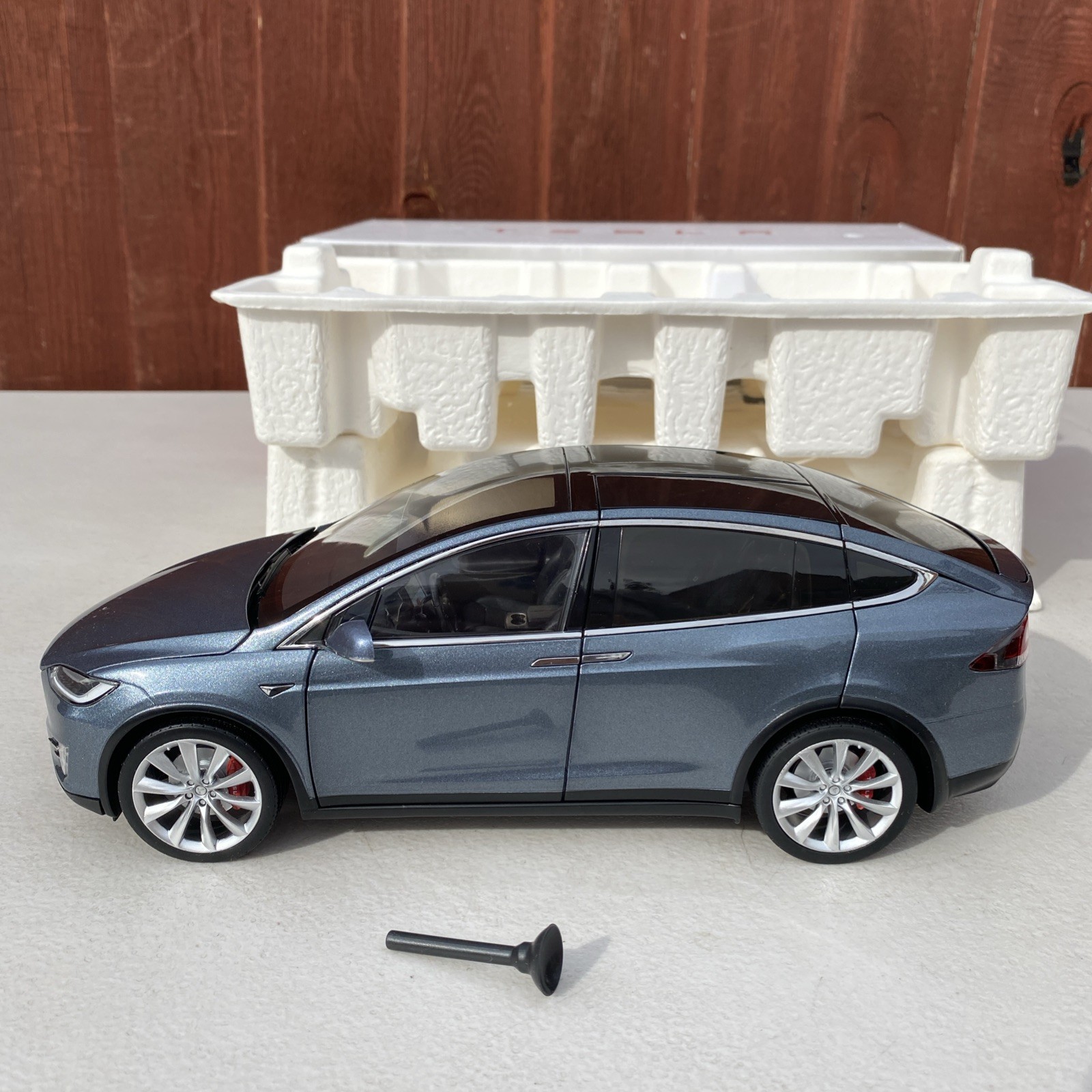 Tesla Model x P100D Metallic Grey 1/18 Scale Diecast Model – Dealer Edition New