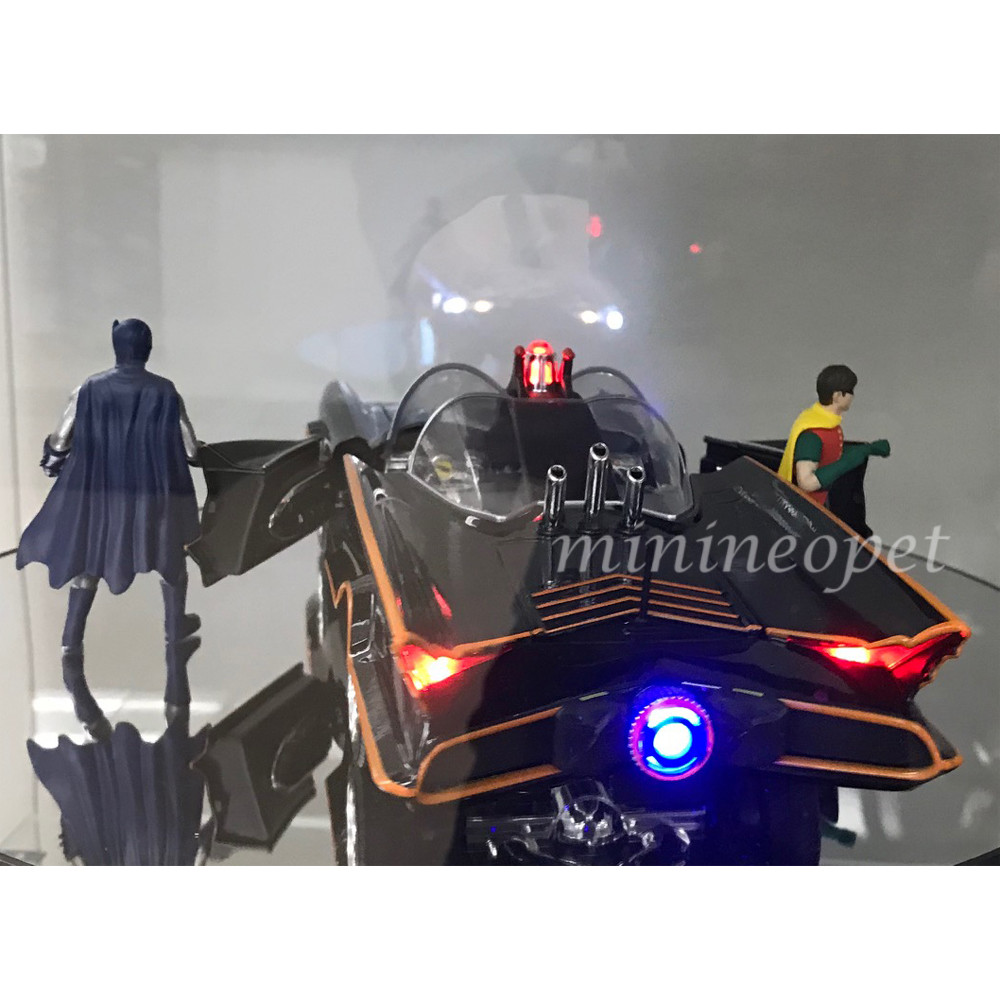 JADA 98625 TV SERIES 1966 CLASSIC BATMOBILE 1/18 w LIGHT & BATMAN ROBIN FIGURES