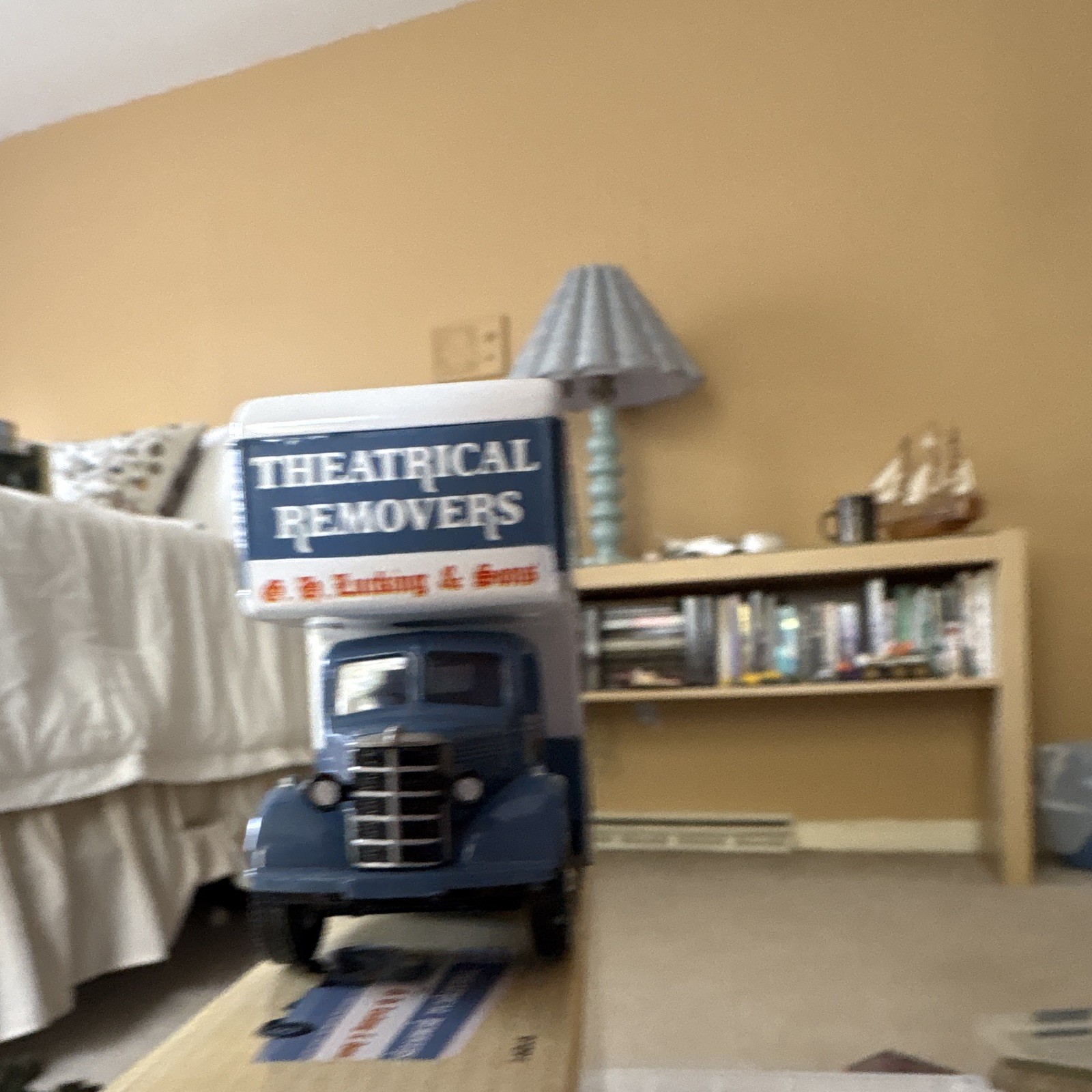 Corgi Classics 1:50 Bedford Pantechnicon Theatrical Removers w/ Case 1953