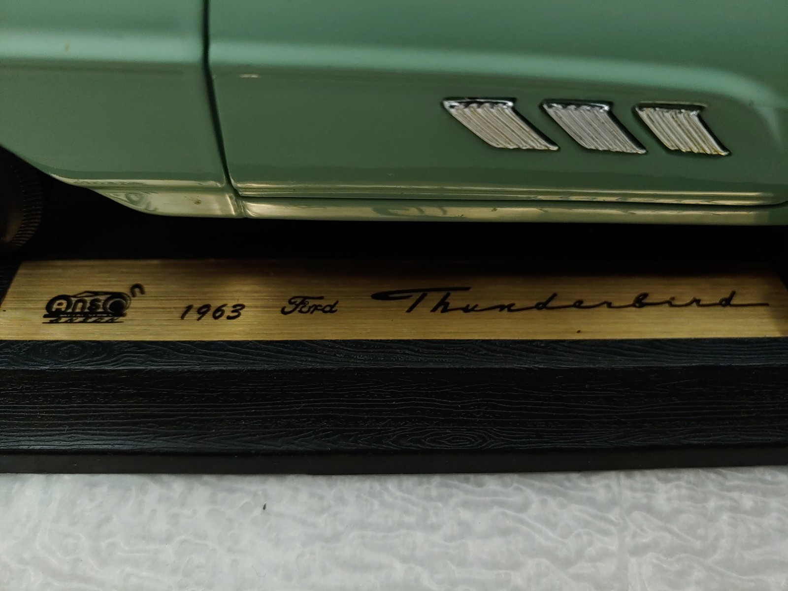 Anson 1963 Ford Thunderbird 1/18 Die-Cast Automobile with Stand