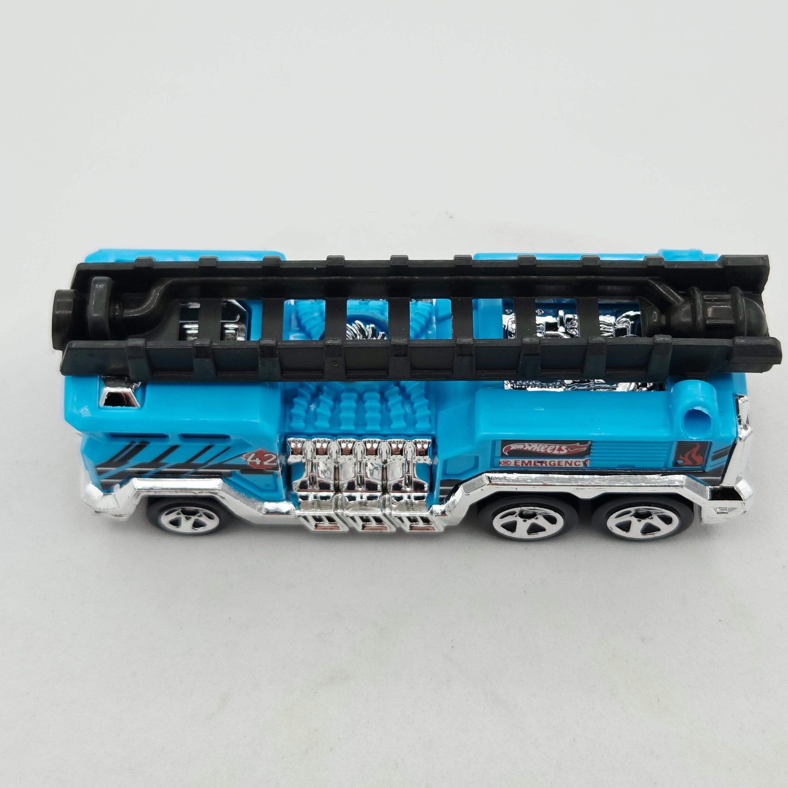 Hot Wheels 5 Alarm Fire Truck – Tandem Axel, Blue (2014 HW Basic – City Works Re