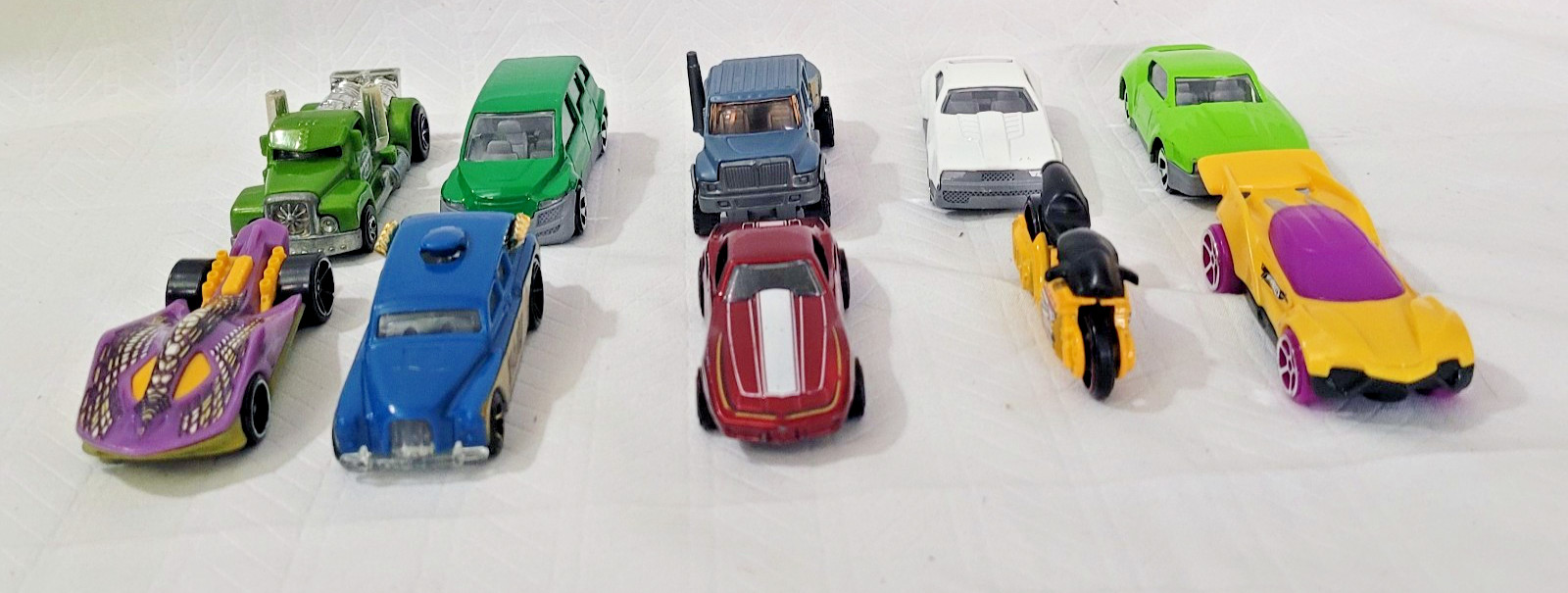 Lot of 10 Mini Die Cast and Plastic Vehicles Scale 1:64
