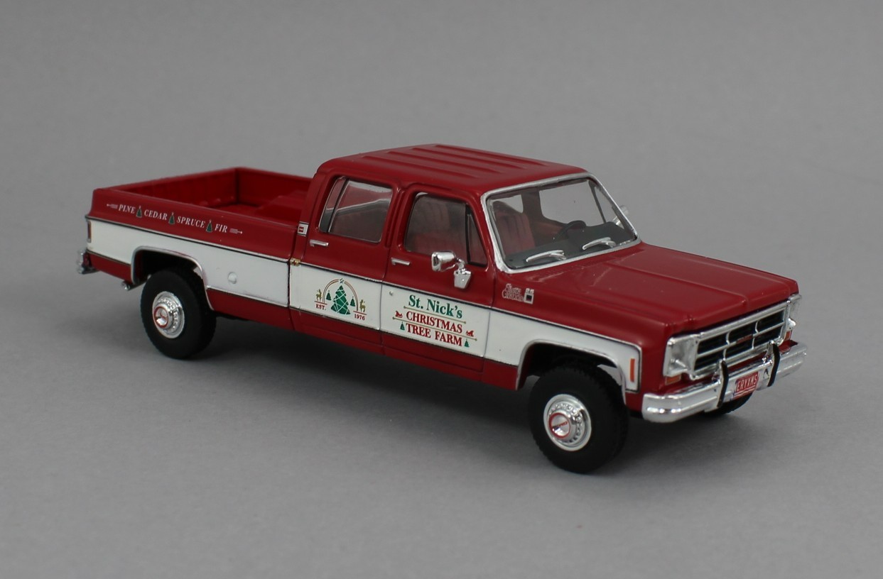 1:64 IXO Models *RED & WHITE* 1976 GMC Sierra K2500 ST NICKS CHRISTMAS TREE FARM