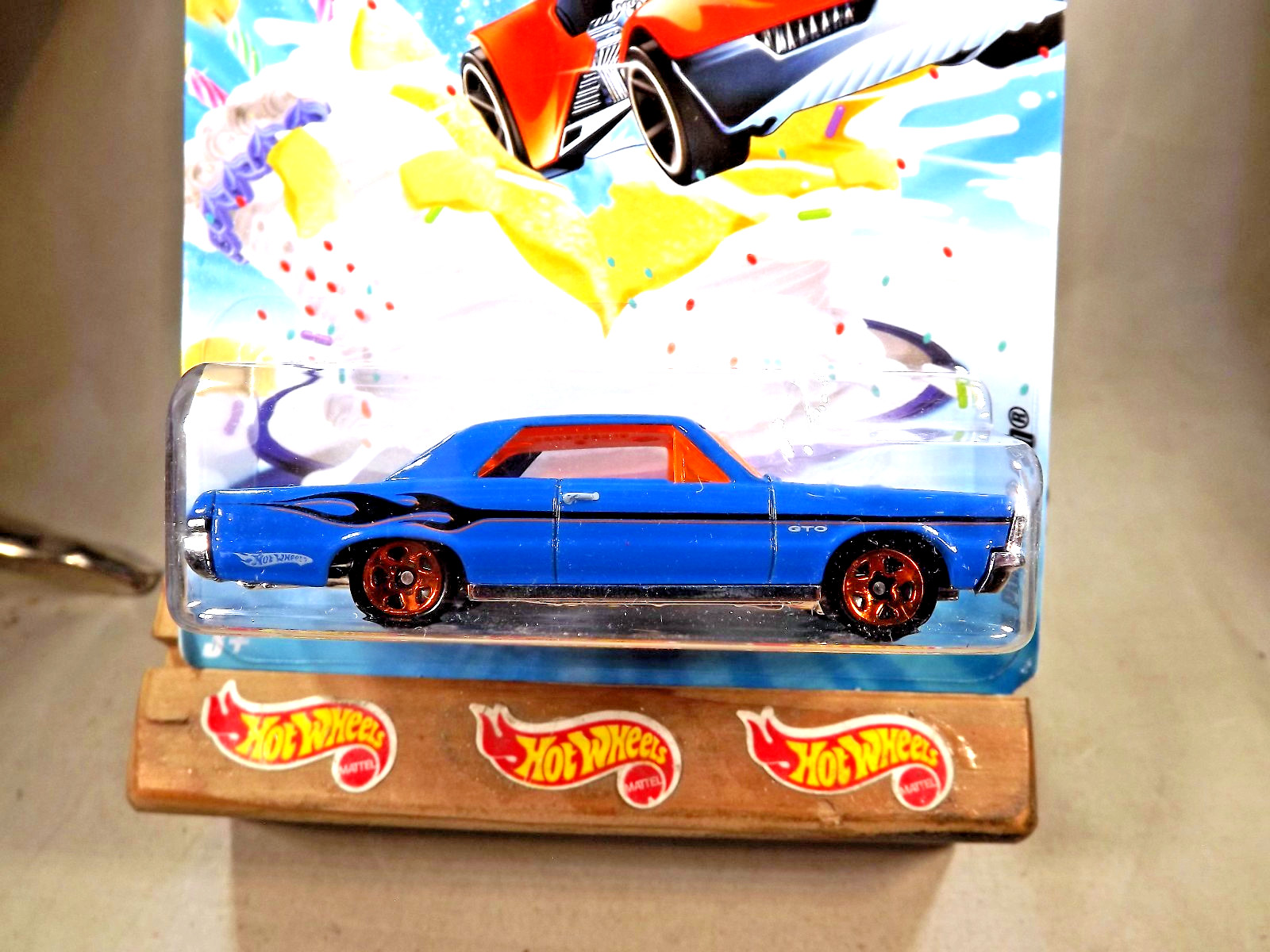 2010 Hot Wheels Happy Birthday Series ’65 PONTIAC GTO Blue w/Copper 5 Spokes