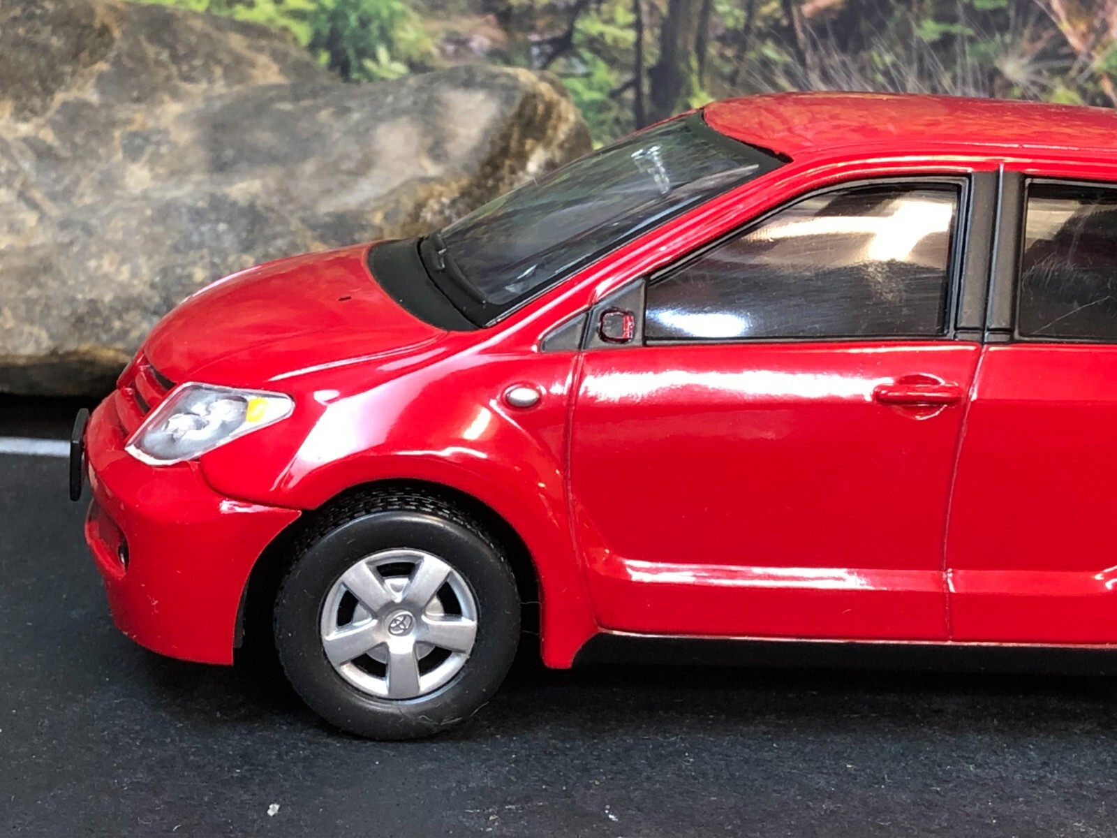 Imperfect 1:24 Diecast Car RED TOYOTA IST Official Licensed Product AS-IS