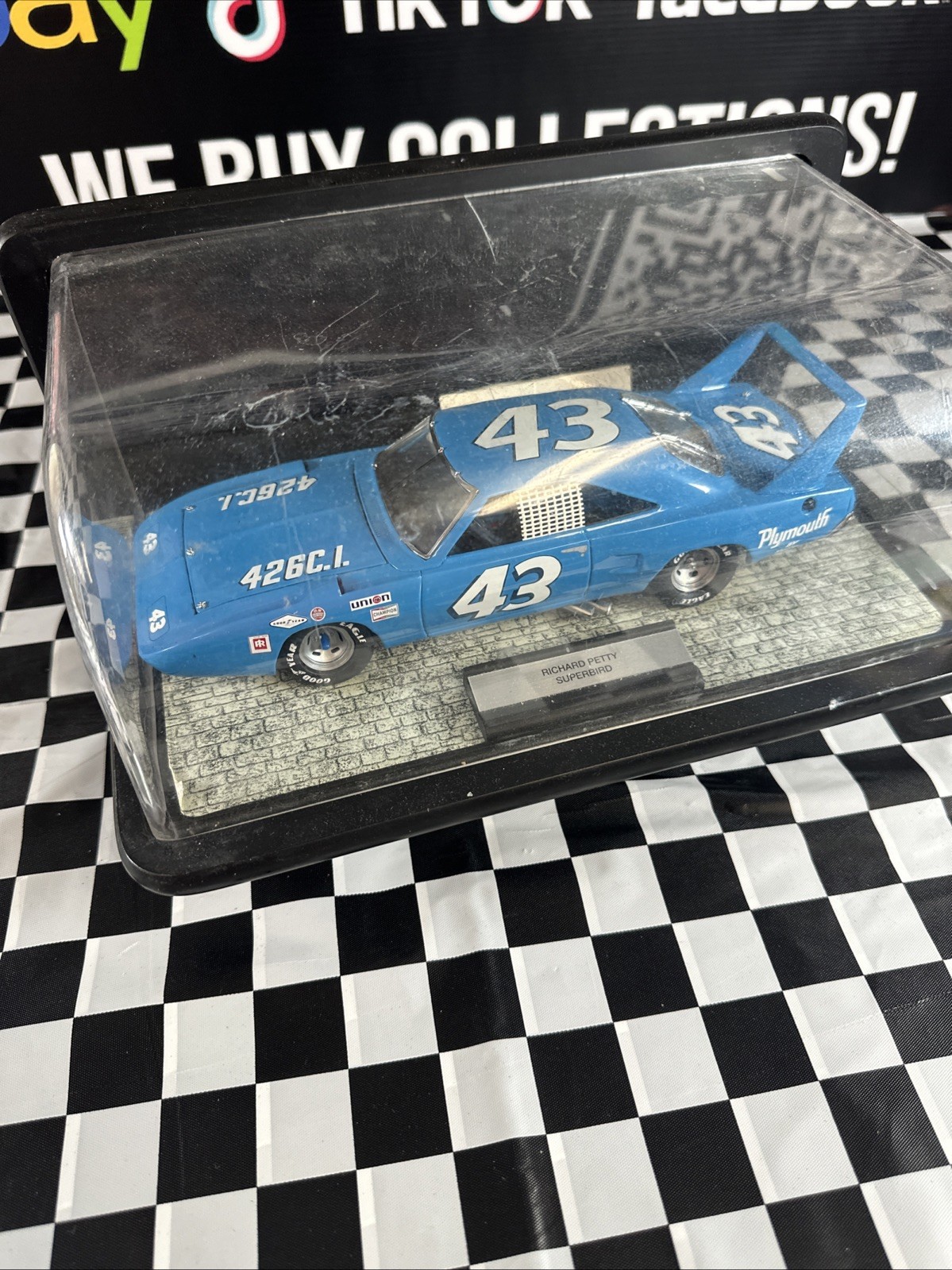 #43 Richard Petty 1970 Plymouth Superbird 1/24
