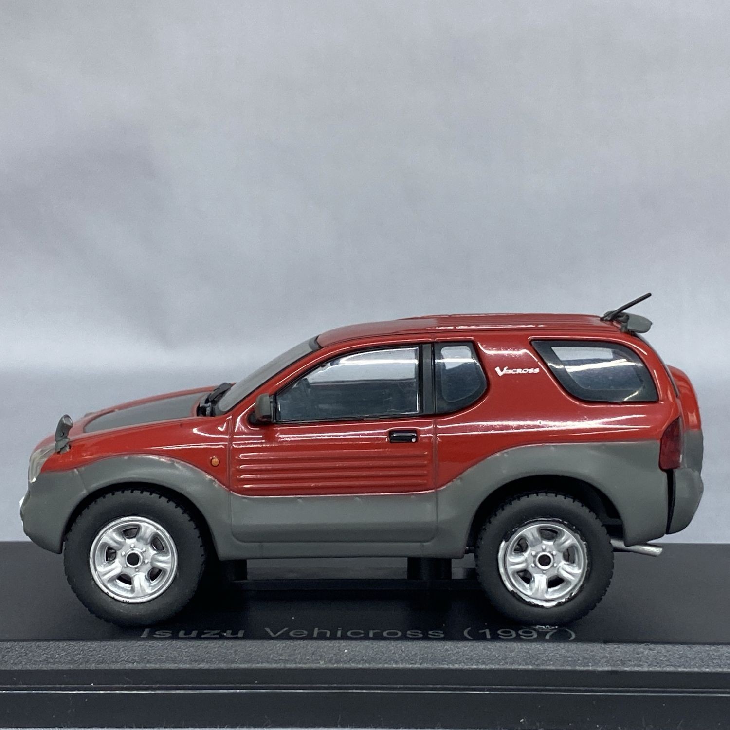 Mini Car Isuzu Vehicross 1977 Red 1/43 Scale Box Display Diecast vol 233