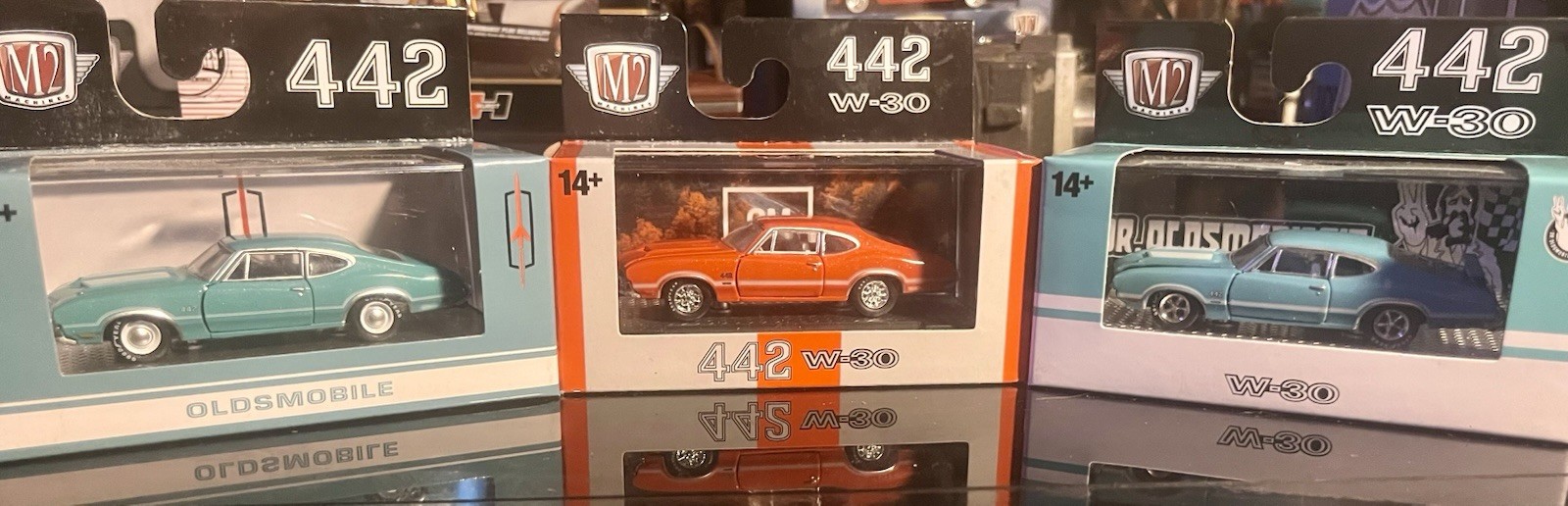M2 Machines 1970 Oldsmobile Cutlass 442 W-30 1/64 Turquoise & Red R68 R90 R91