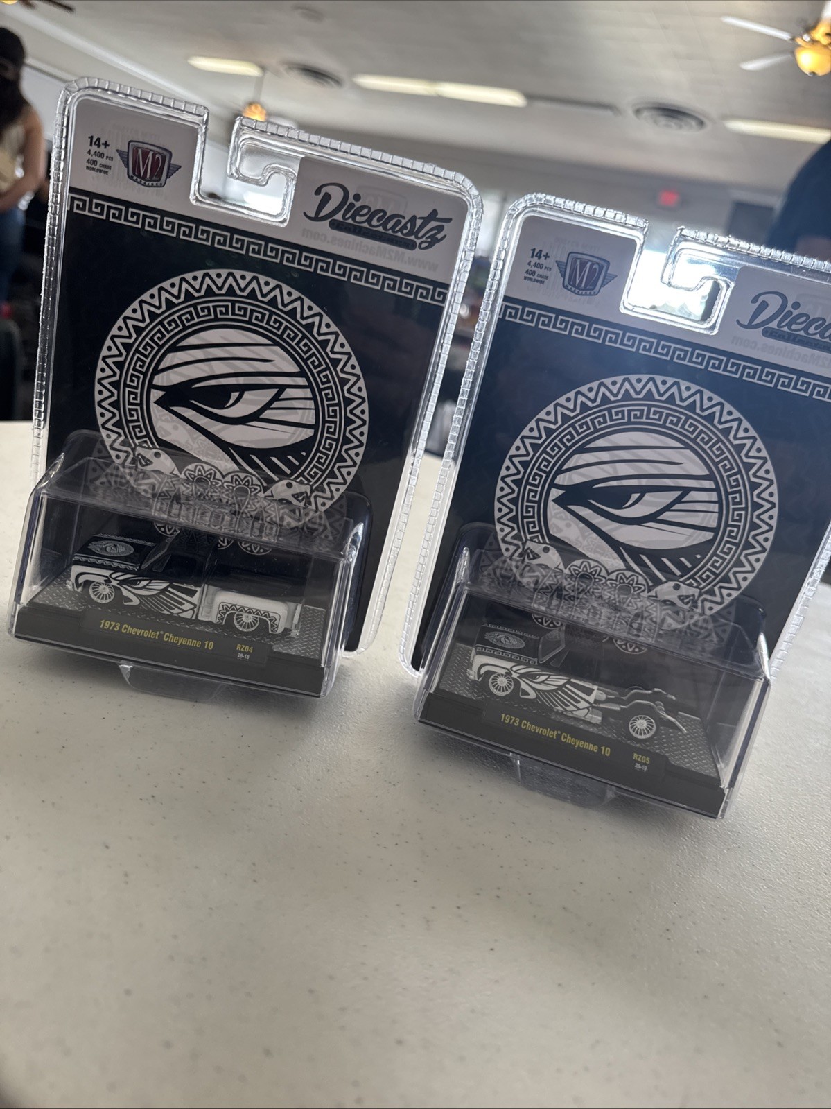 M2 Machines Diecastz Exclusive 1973 Chevrolet Cheyenne 10 Bedless & Stepside Set