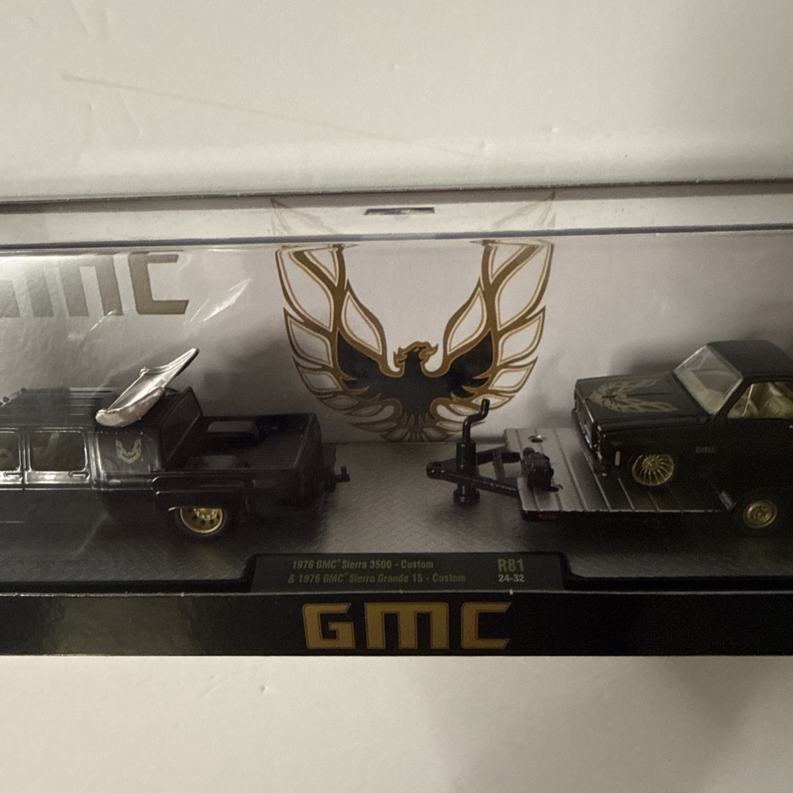M2 Machines Hauler 1976 GMC Sierra 3500 And 1976 Gmc Sierra Grande 15 Custom