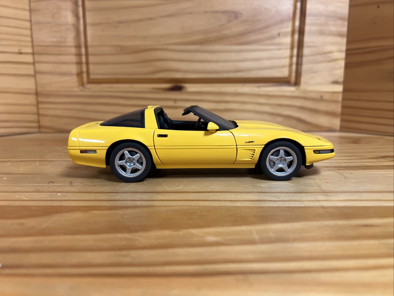 1995 Chevrolet Corvette ZR-1 Yellow Danbury Mint Diecast Replica 1:24