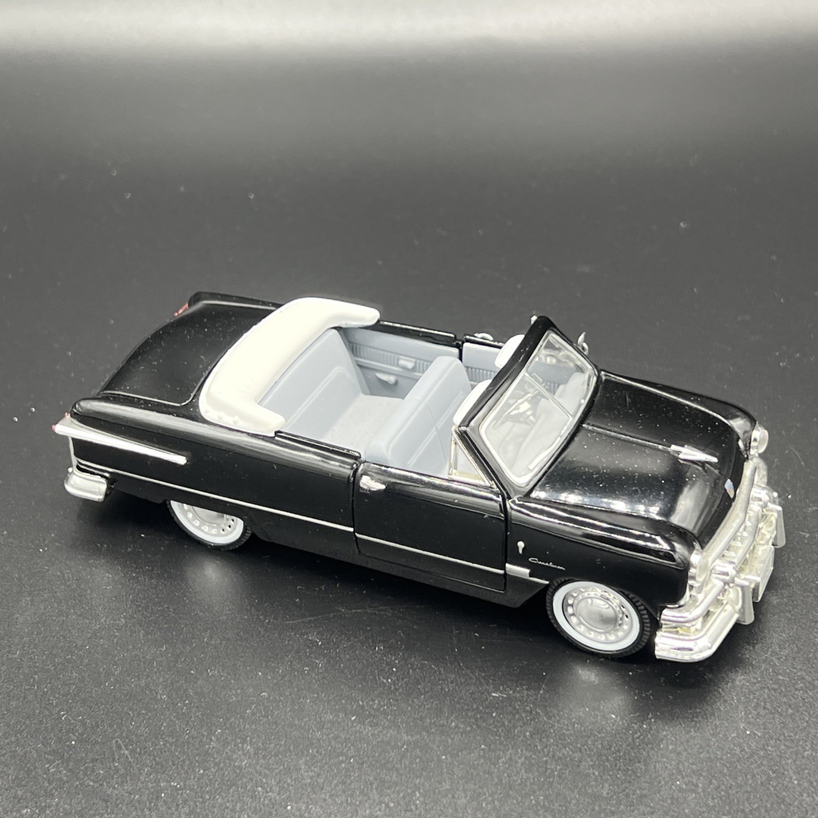 ARKO Toys 1951 Ford Custom Convertible Coupe 1:32 SCALE