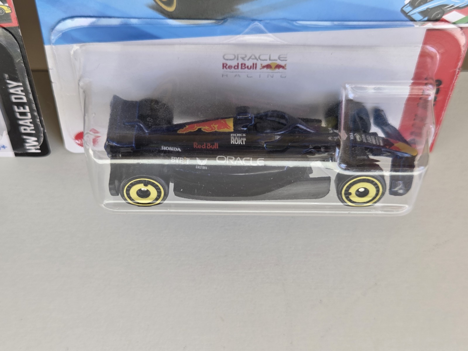 Hot Wheels Formula 1 Oracle Red Bull Racing New 2025 HW-4-Trac Netflix Lot 2…