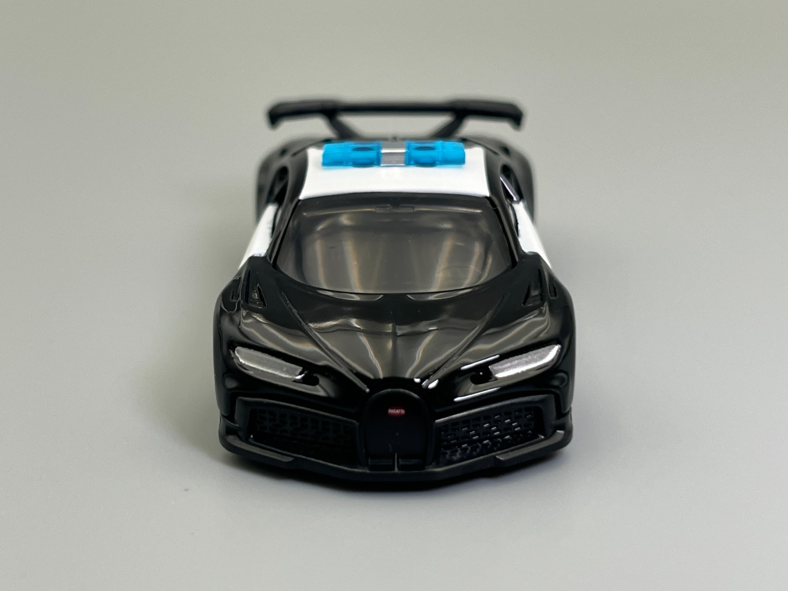 Bugatti Chiron Pur Sport Police Pursuit Tomica #79 1/63 scale