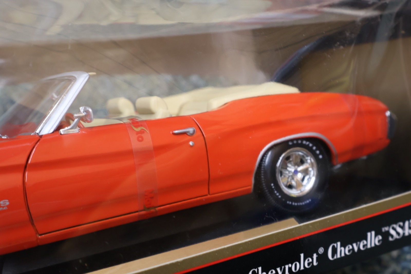 Maisto 1:18 1971 Chevrolet Chevelle SS 454 Convertible Model Car in Orange