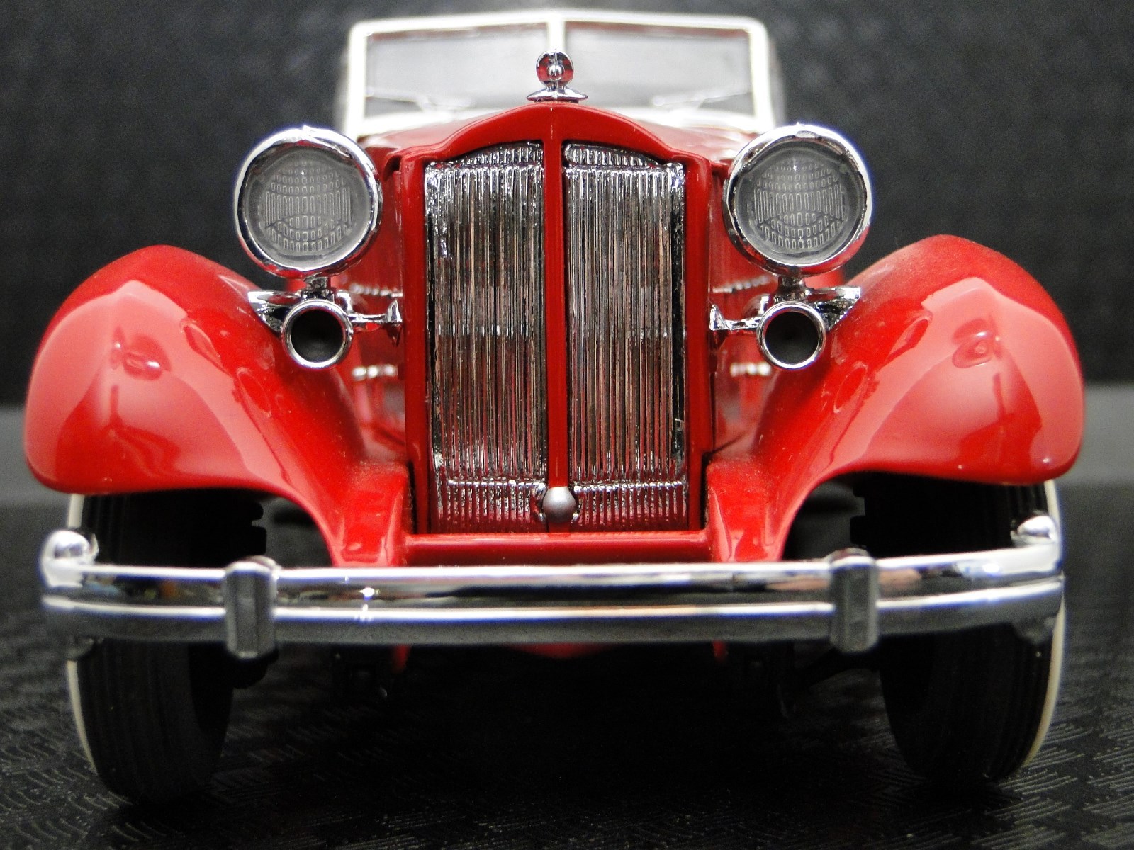 Classic Race Car Racing Racer Carousel Red 1 18Unique12Metal Diecast Model24