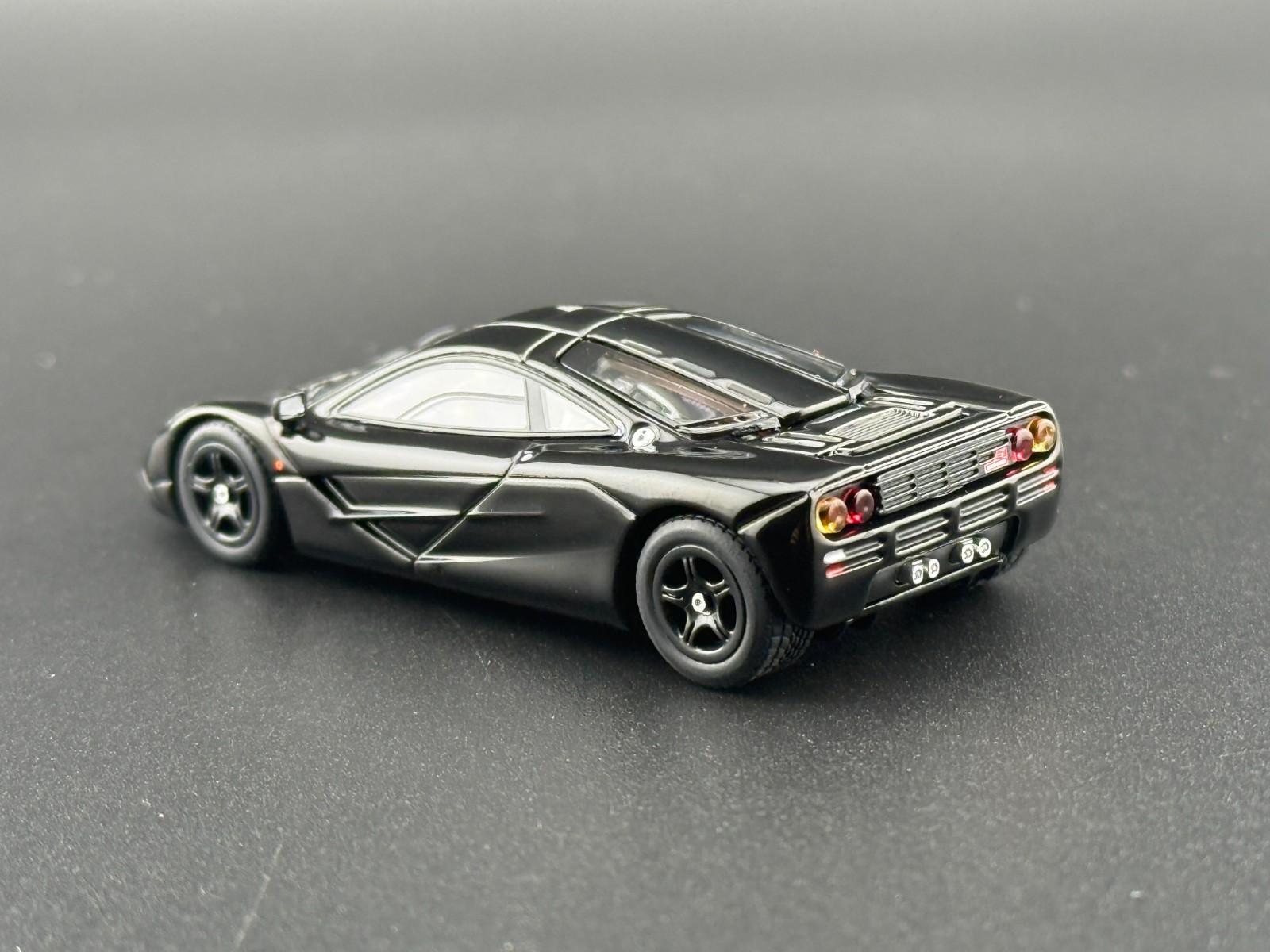 Pop Race McLaren F1 Jet Black 640230 1/64