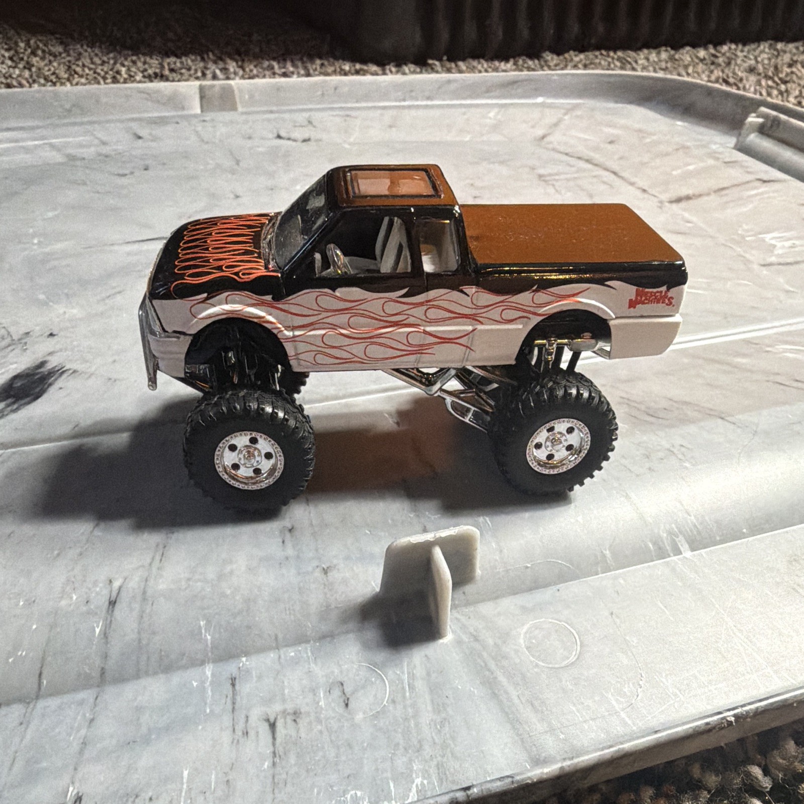 Muscle Machines Truckin 2000 Ford F-150 Black & White W/Orange Flames – Loose –