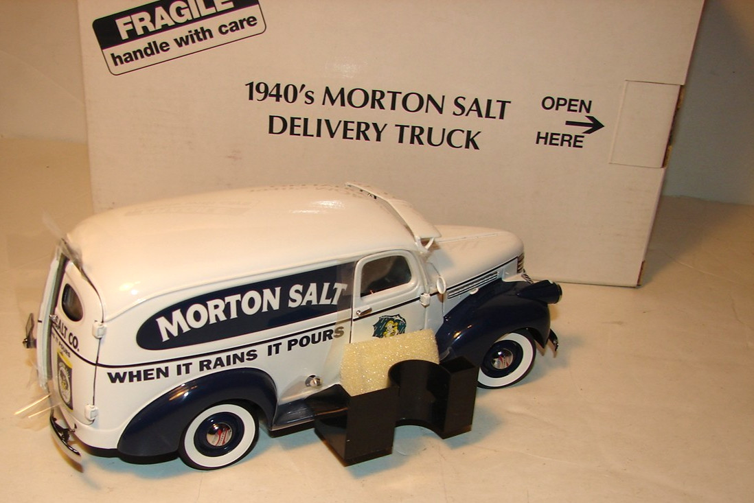 Danbury Mint 1940’s MORTON SALT DELIVERY TRUCK 1:24 White W/ Salt Boxes *NIB*