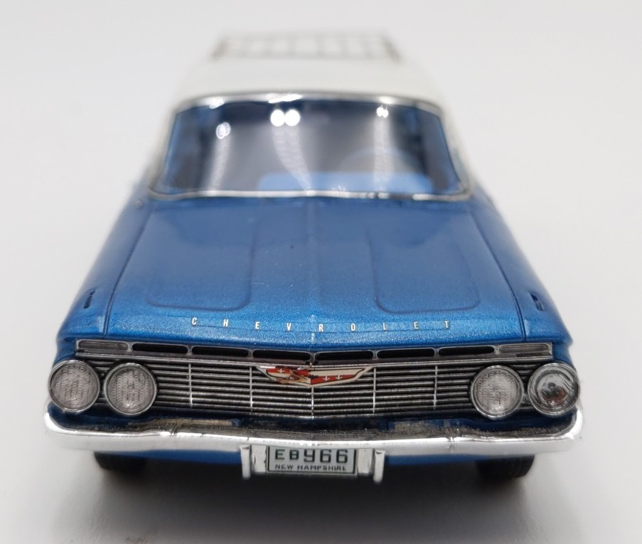 NEO 46966 1:43 Scale Diecast 1961 Chevrolet Nomad Station Wagon EX