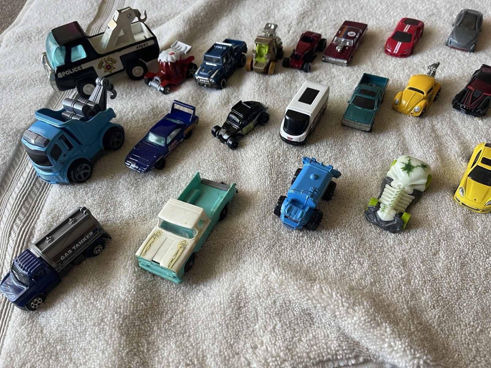 Mixed Lot Of Metal And Plastic Cars