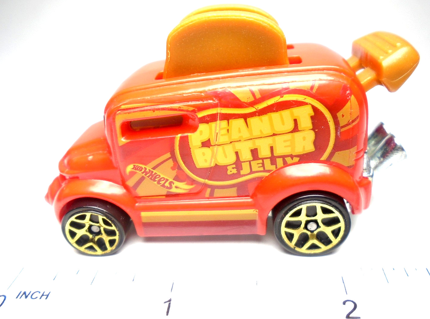 2022 HOT WHEELS ROLLER TOASTER PEANUT BUTTER JELLY RED DIECAST 2 1/2″ CAR BROWN