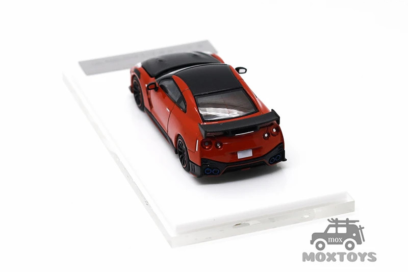 Motorhelix 1:64 R35 Special Edition 2022 Diecast Model Car