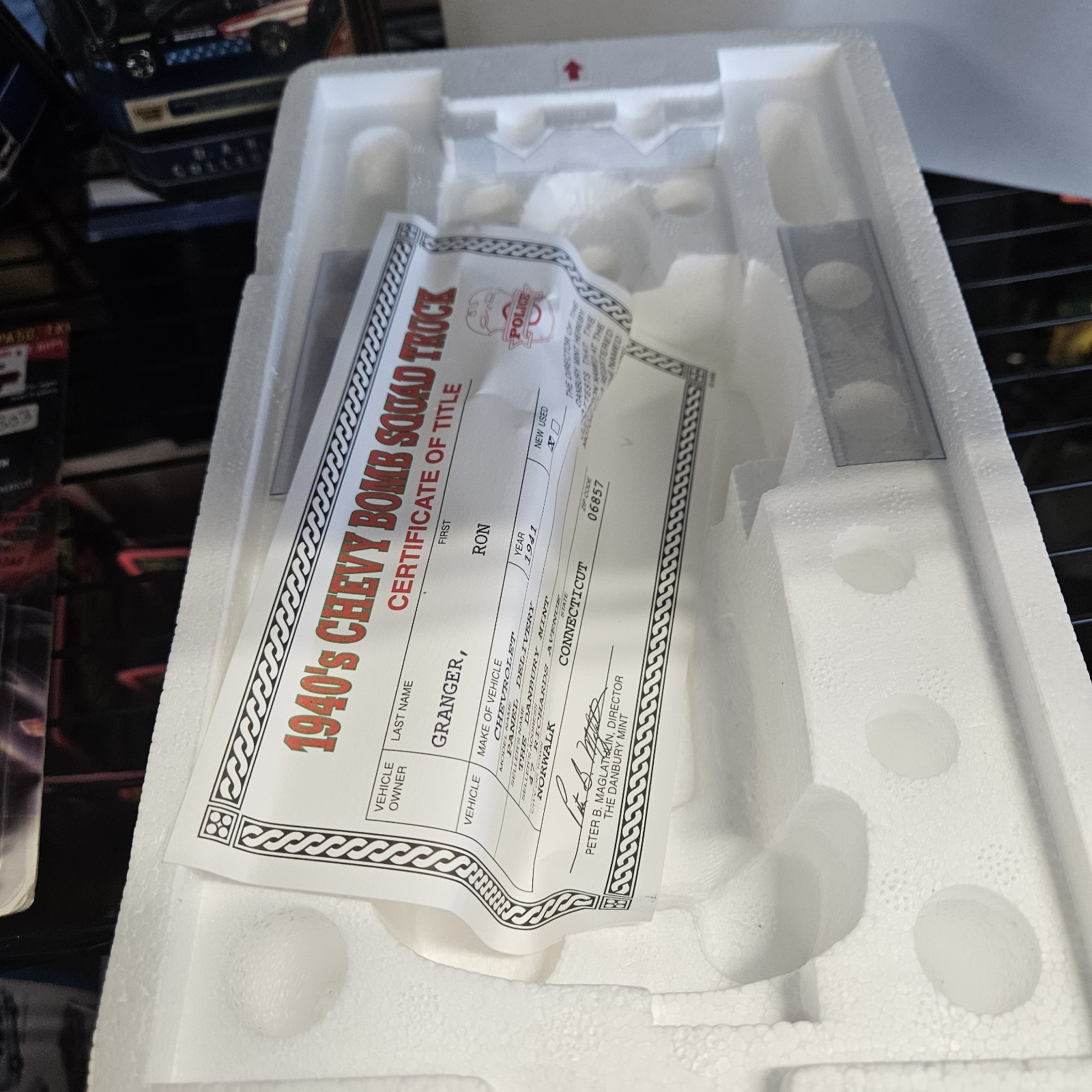 DANBURY MINT DIECAST: 1940’s CHEVY BOMB SQUAD TRUCK, 1:24.