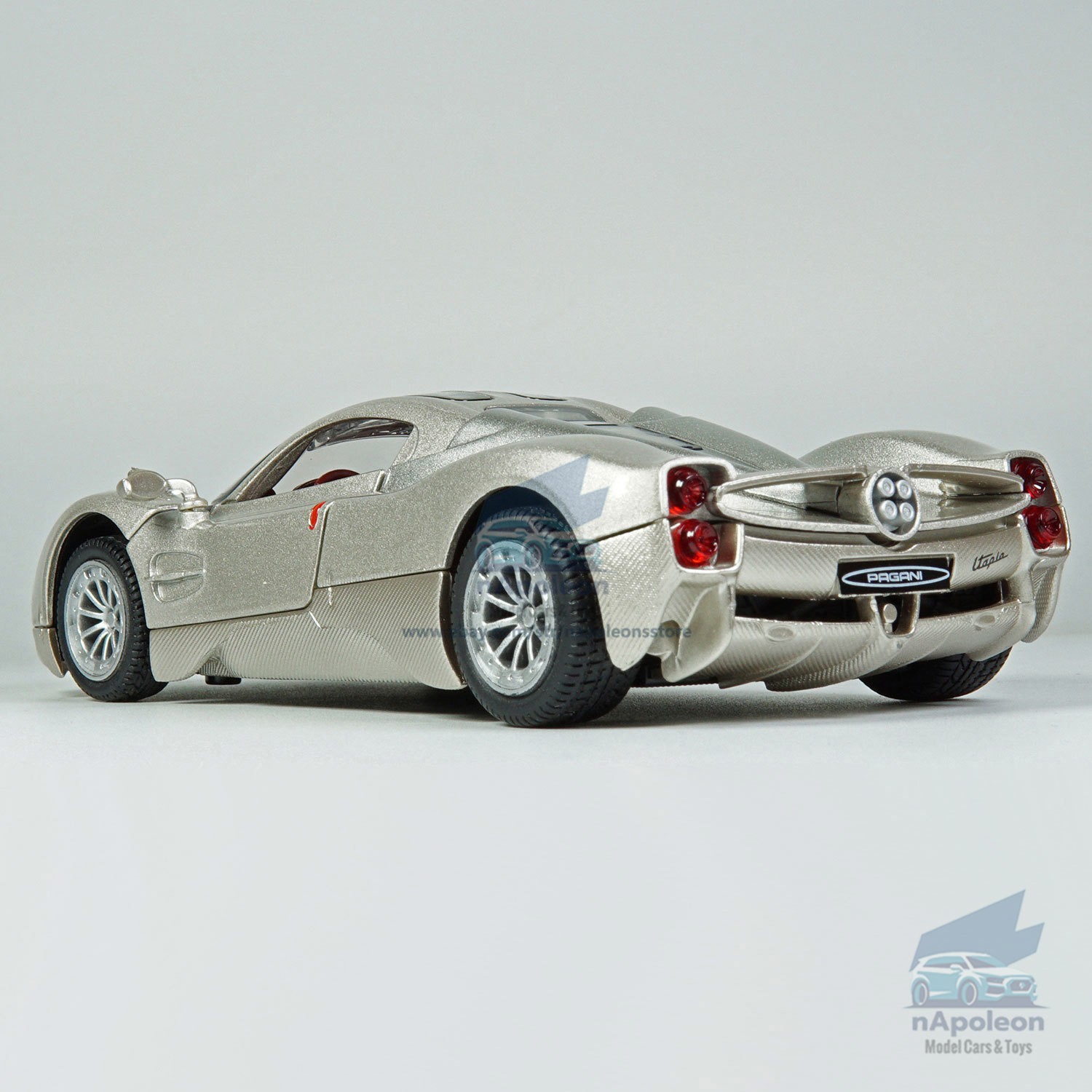 1:32 Pagani Utopia Model Car Diecast Toy Vehicle Collection Kids Gift Champagne