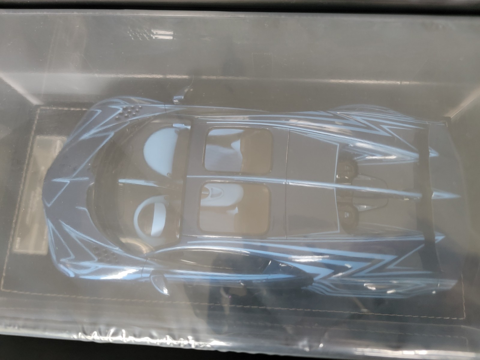 1/18 HH Bugatti Chiron Super Sport (Coup de Foudre) – New In Box