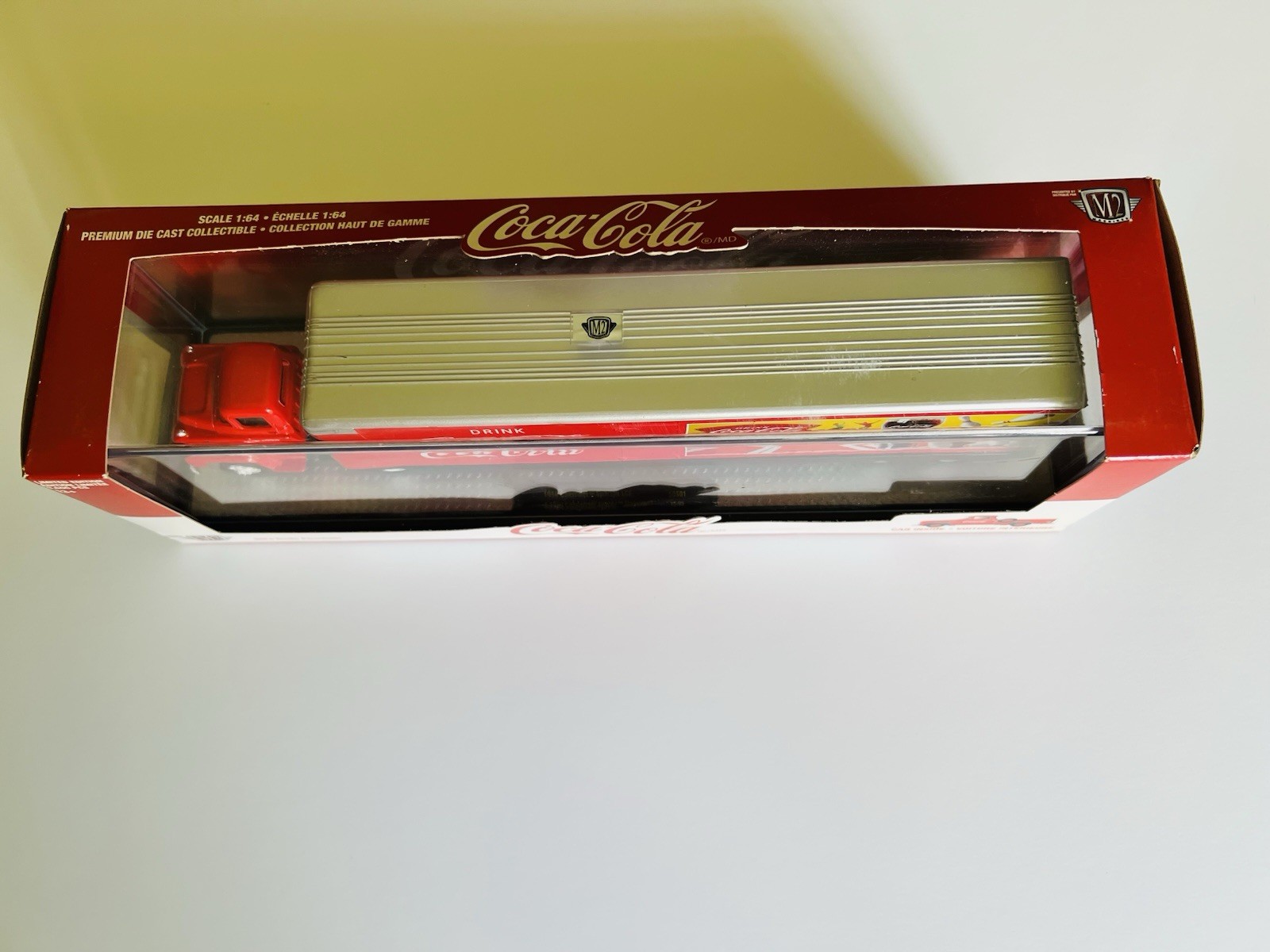 M2 Coca-Cola 1958 Chevy Spartan Lcf yes 1958 Chevy Apache Stepside 1:64 LE 18-05
