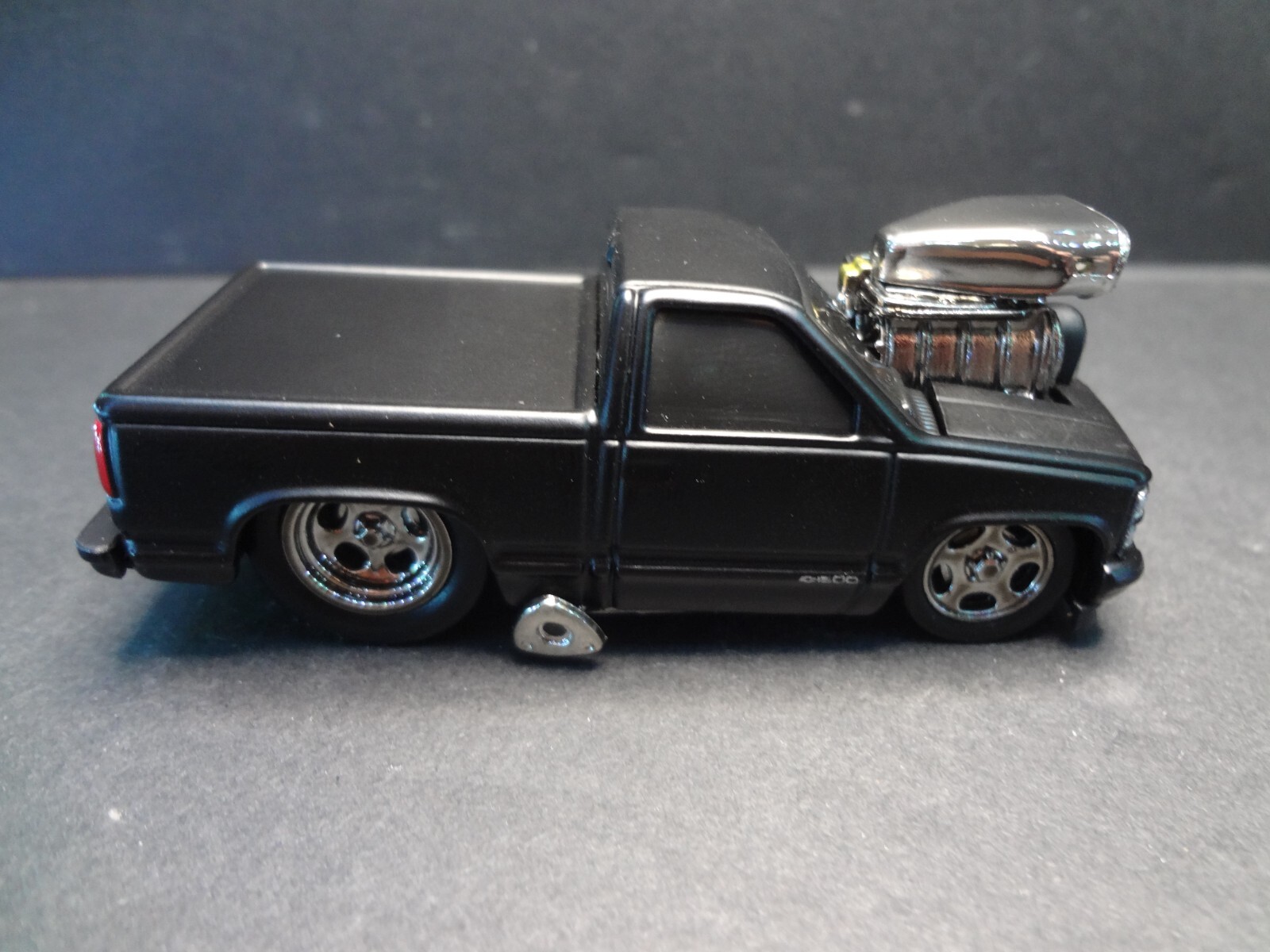 Muscle Machines 1993 Chevrolet 454 SS Pickup flat black – Loose 1:64
