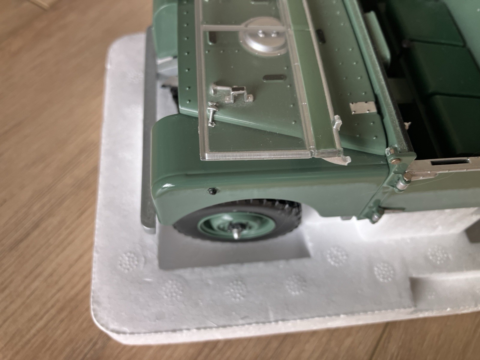 Minichamps 1948 Vintage Series 1 Land Rover Bronze Green 1:18 Scale
