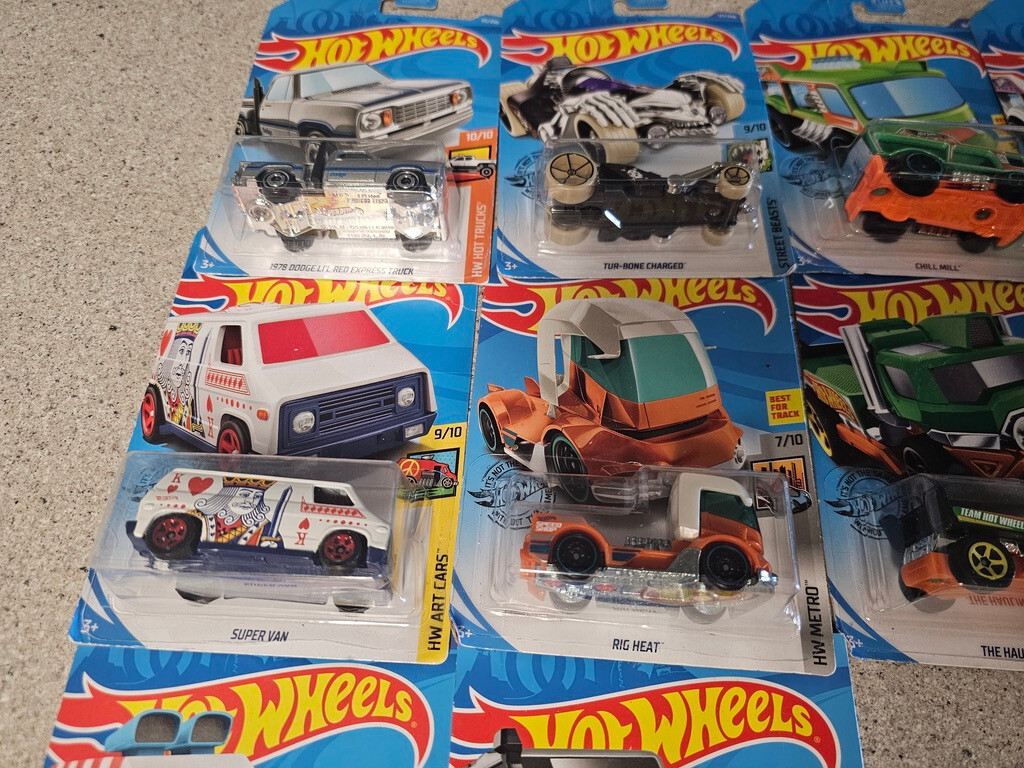 Lot OF 14 HOT WHEELS ALL NEW. VARIETY AND DIFFERENT YEARS. SEE PICS