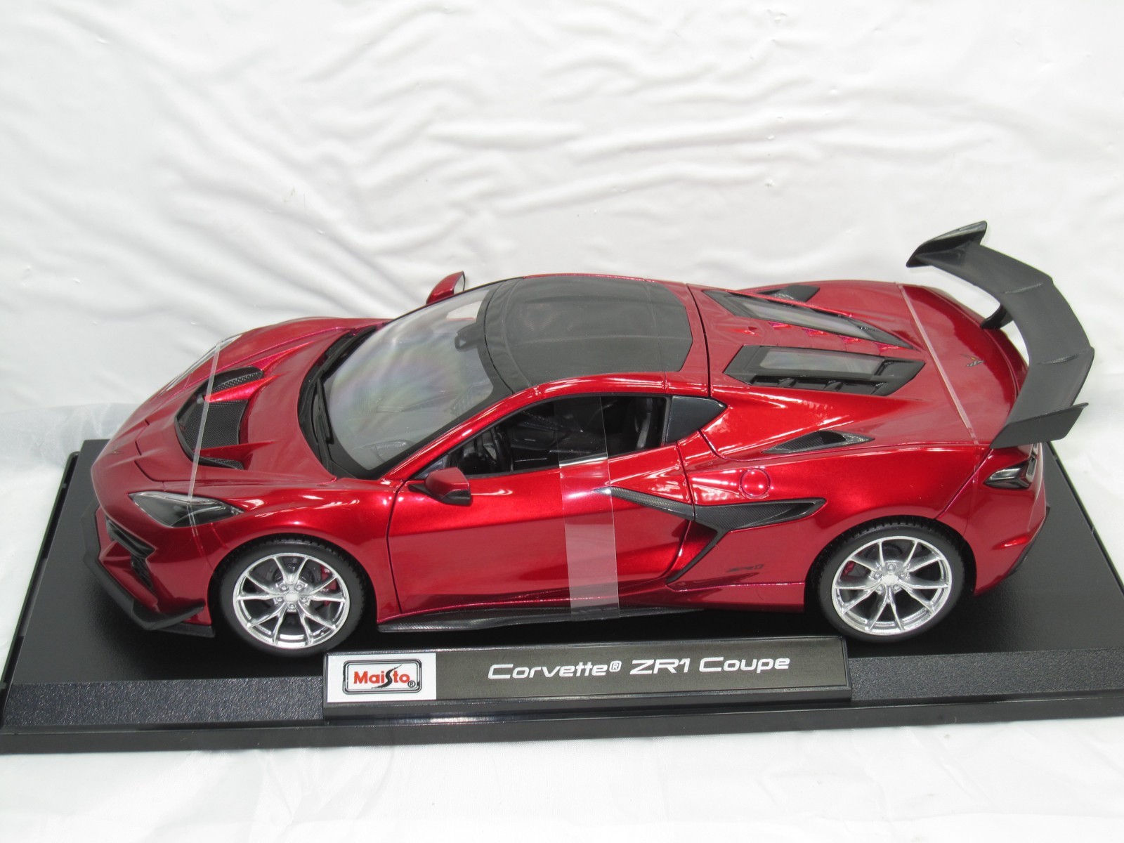 2025 CORVETTE ZR1 STINGRAY METALLIC RED NEW IN BOX 1:18