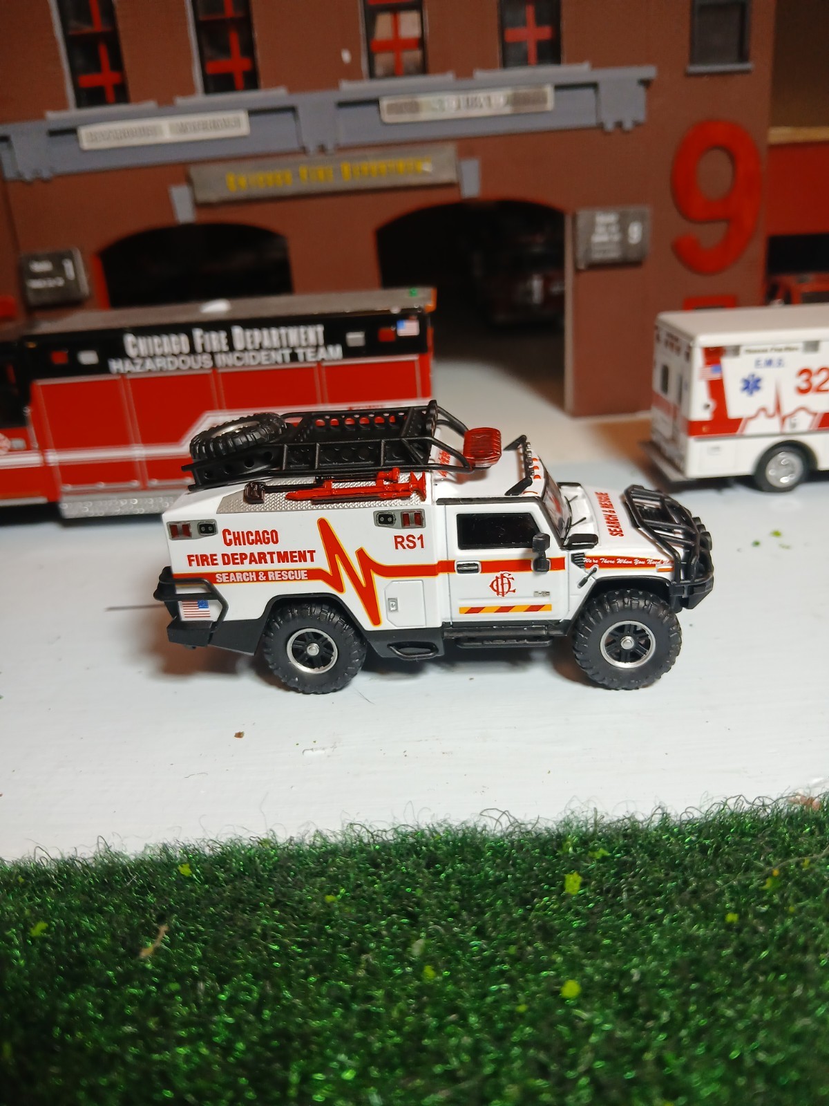 Code 3 1:64 MK Chicago Fire Dept. Hummer H2 Ambulance Kitbash Diecast. Rare