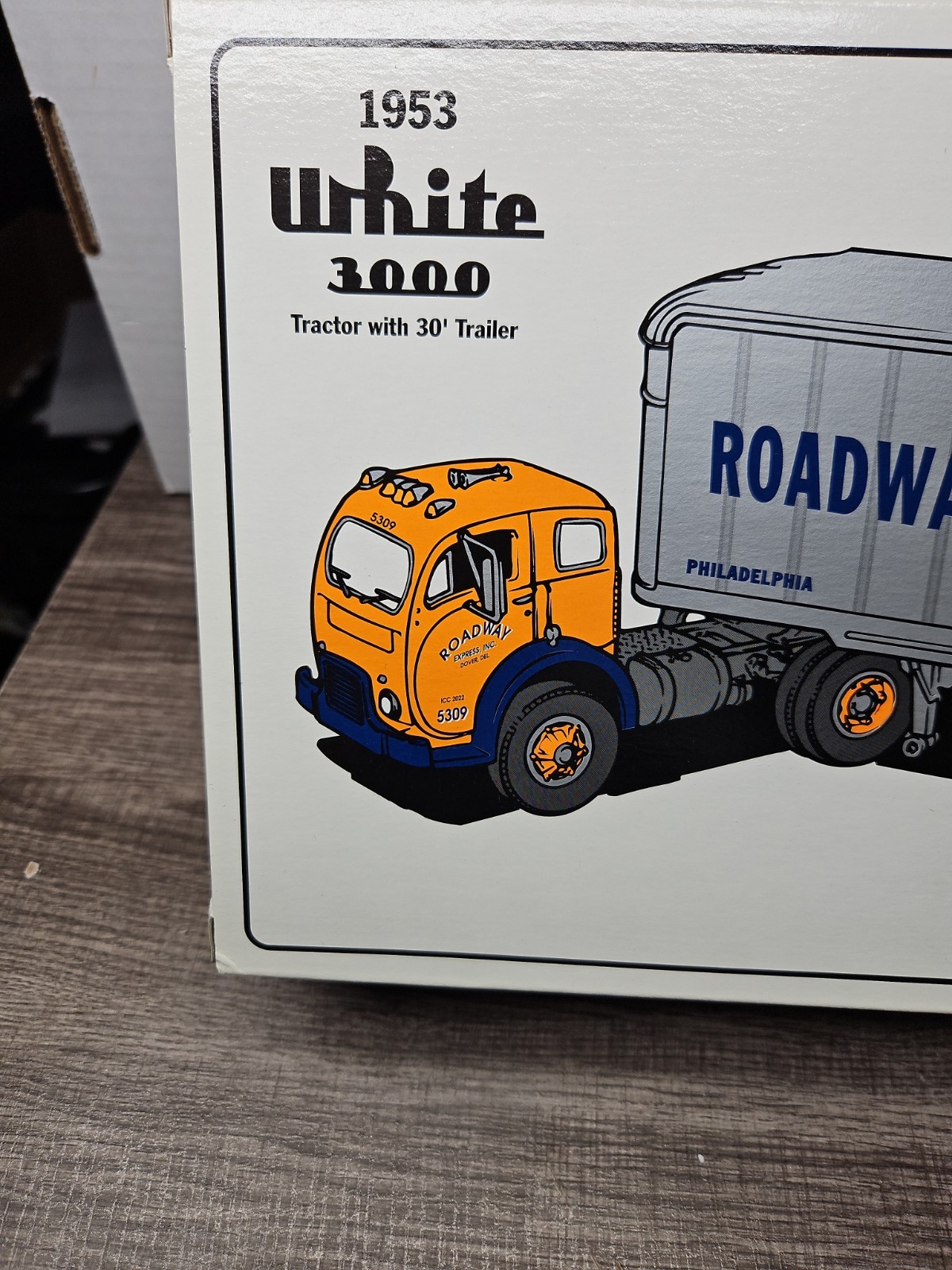 First Gear 1/34 1953 White 3000 Roadway Express 19-1847