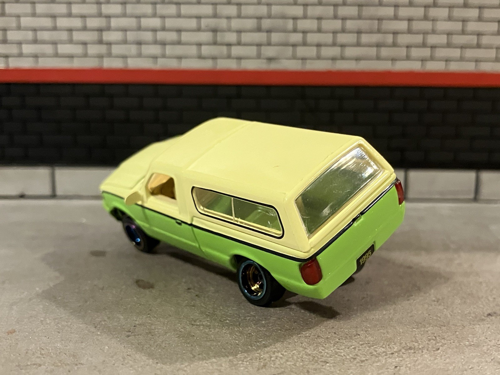 1995 Ford Ranger Lowrider 1/64 Scale Custom M2 Machines Diecast Car 3 Wheel Pose