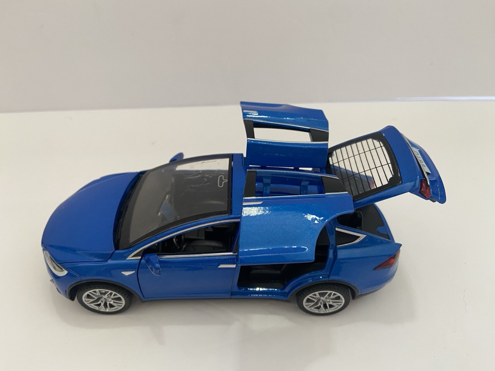 Proswon Diecast Tesla Model X 1:32 Light Sound Pull Back Action New Open Box U4