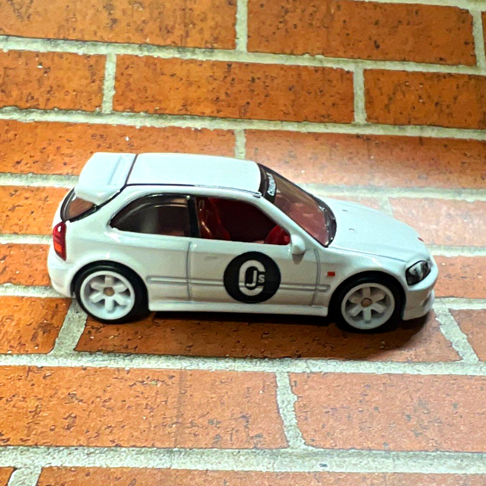 Hot Wheels 1999 Honda Civic Type R (EK9) 1:64 Diecast White Chasing J’s