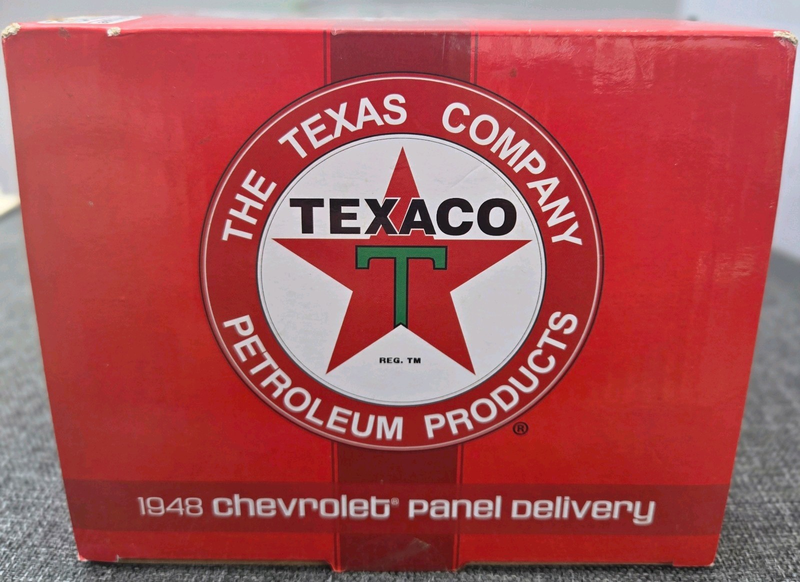 Auto World 1948 Chevrolet Panel Delivery Texaco Red 1:18 Diecast AW248 1/1002