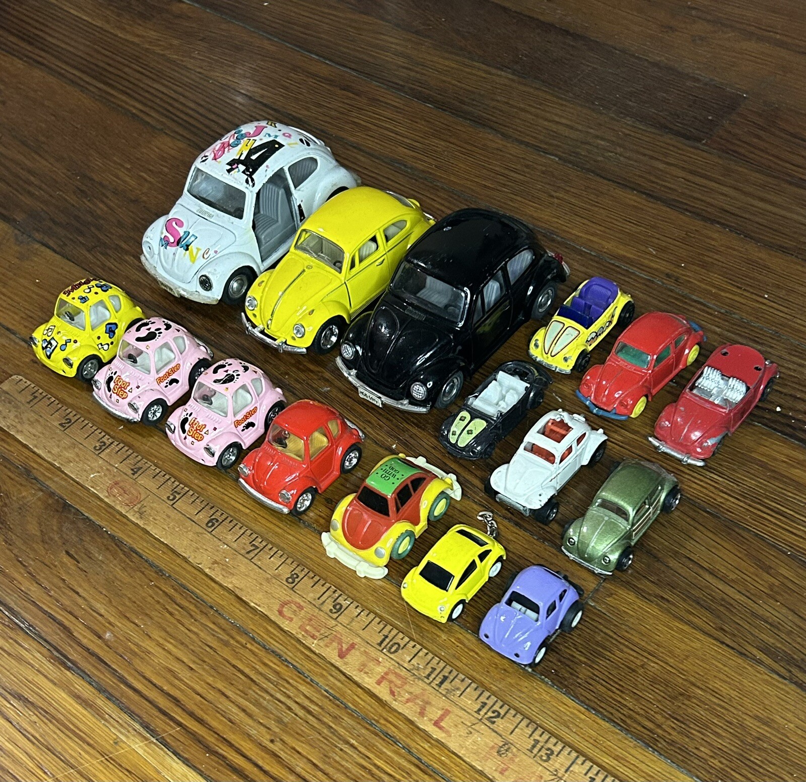 Diecast Plastic Mix Toy Car Lot Kintoy Hot Wheels Maisto Volkswagen VW Beetle