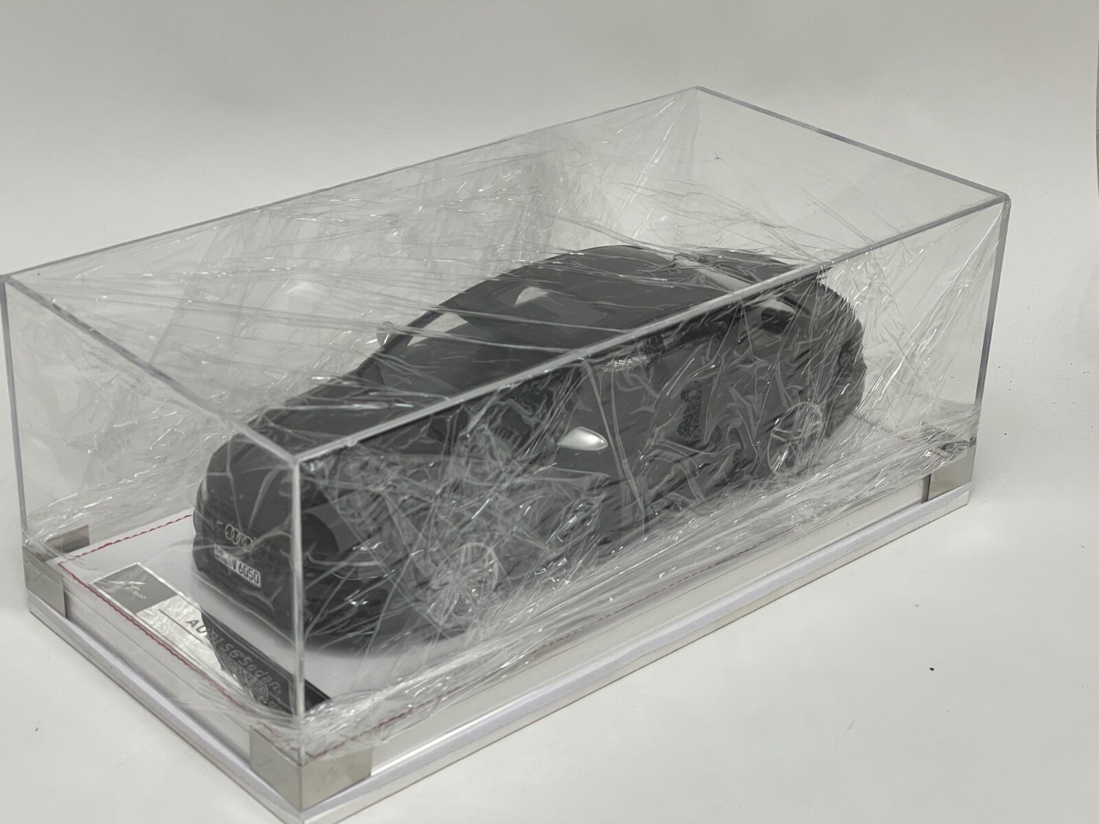 1/18 Ivy Models Audi S6 in Brilliant black on Leather Base limited to 39 pcs