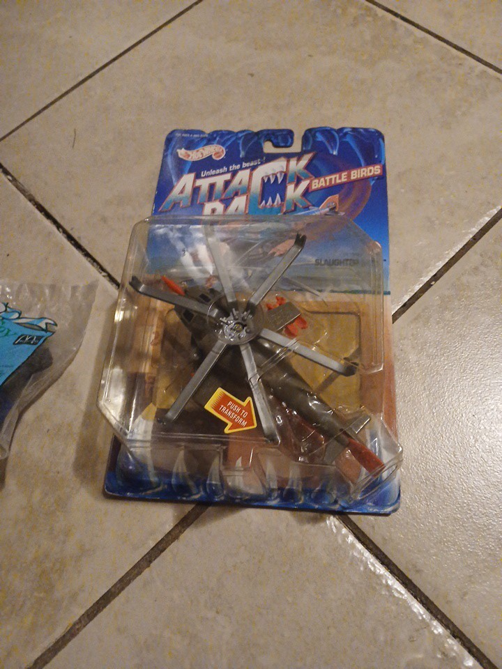 Hot Wheels Attack Pack Battle Birds Slaughter Skitto MOC + 1993 McDonald’s Pack