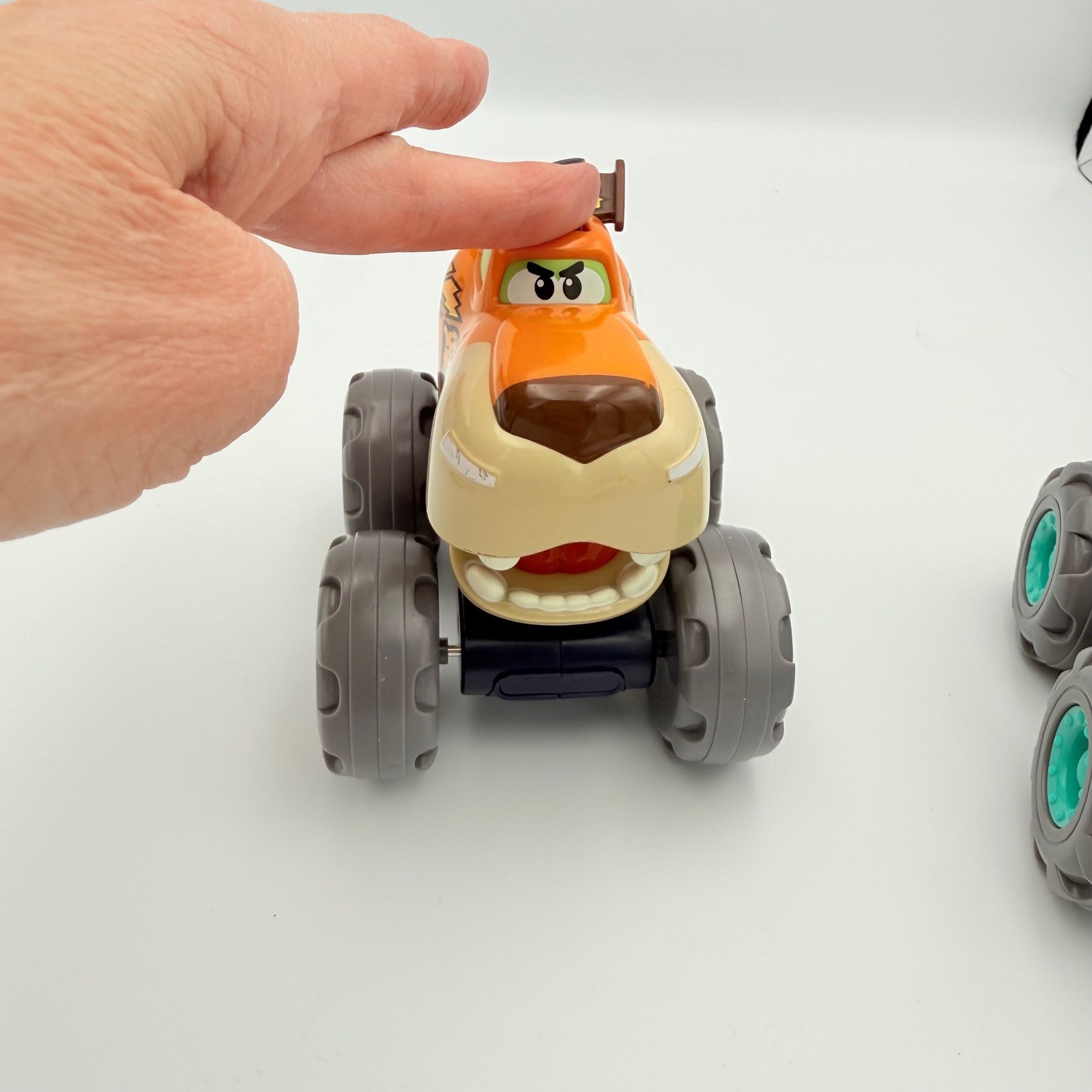 Monster Truck Toys Cheetah Crocodile Set Roaring Sounds Kids Friction Push Pull