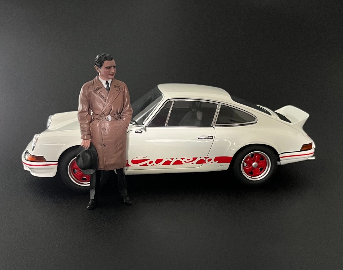 AUTOART PORSCHE 911 CARRERA 2.7 RS WHITE/RED W/ 1/18 F. PORSCHE FIGURINE