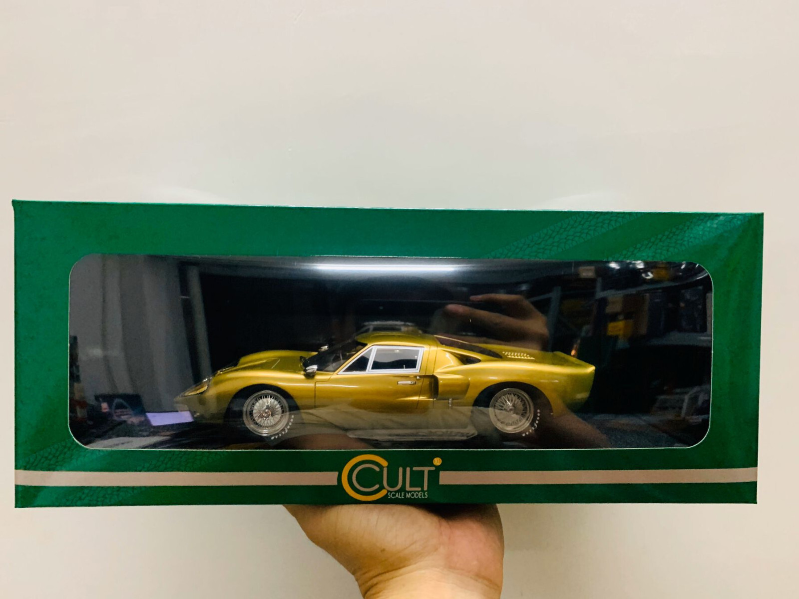 Cult Models! 1:18 Scale Resin Model Car Ford GT40 Mk III 1966 Gold Metallic New
