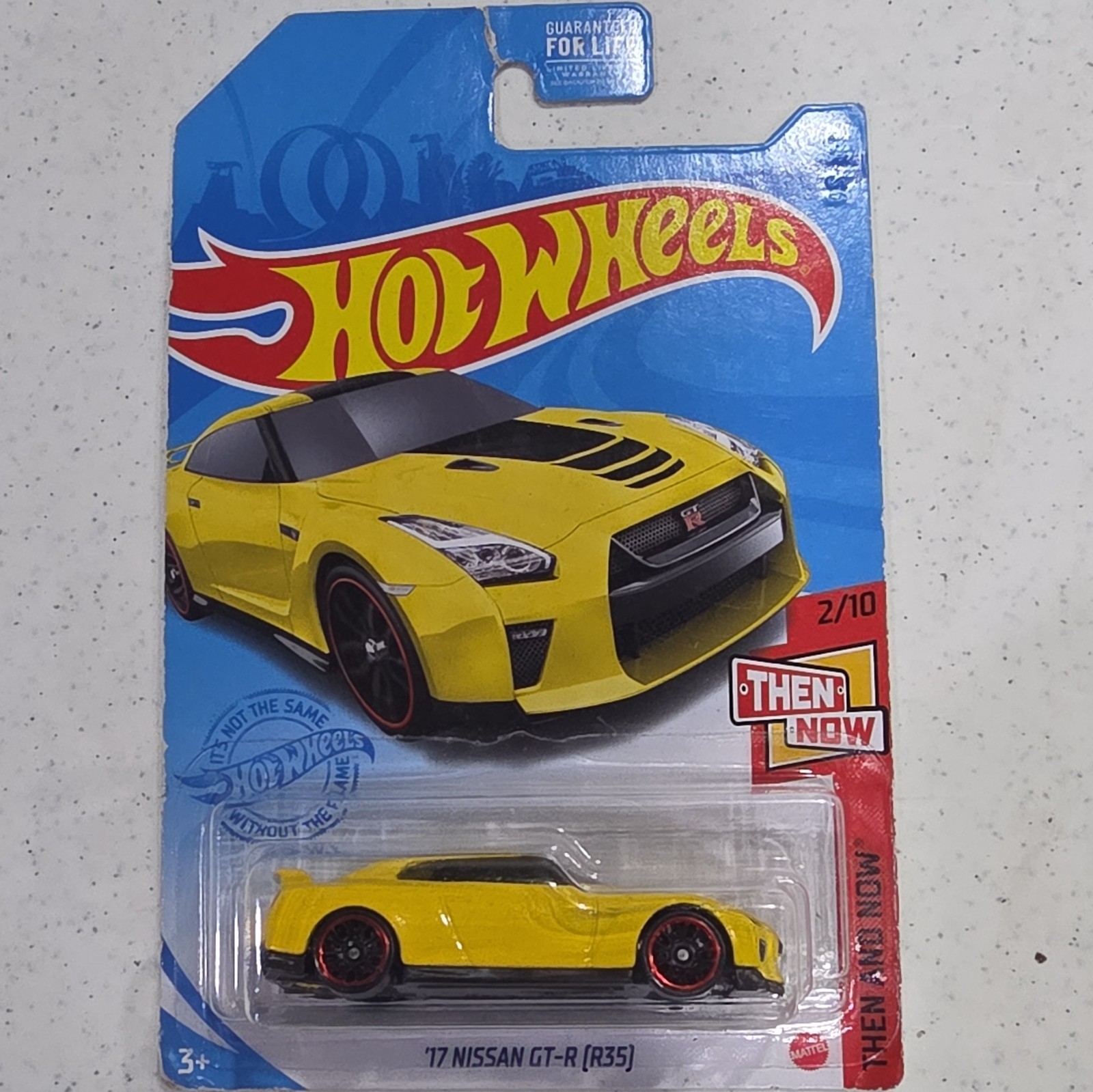 Hot Wheels Then and Now 1:64 Nissan Skyline 2000 GT-R & ’17 GT-R Yellow