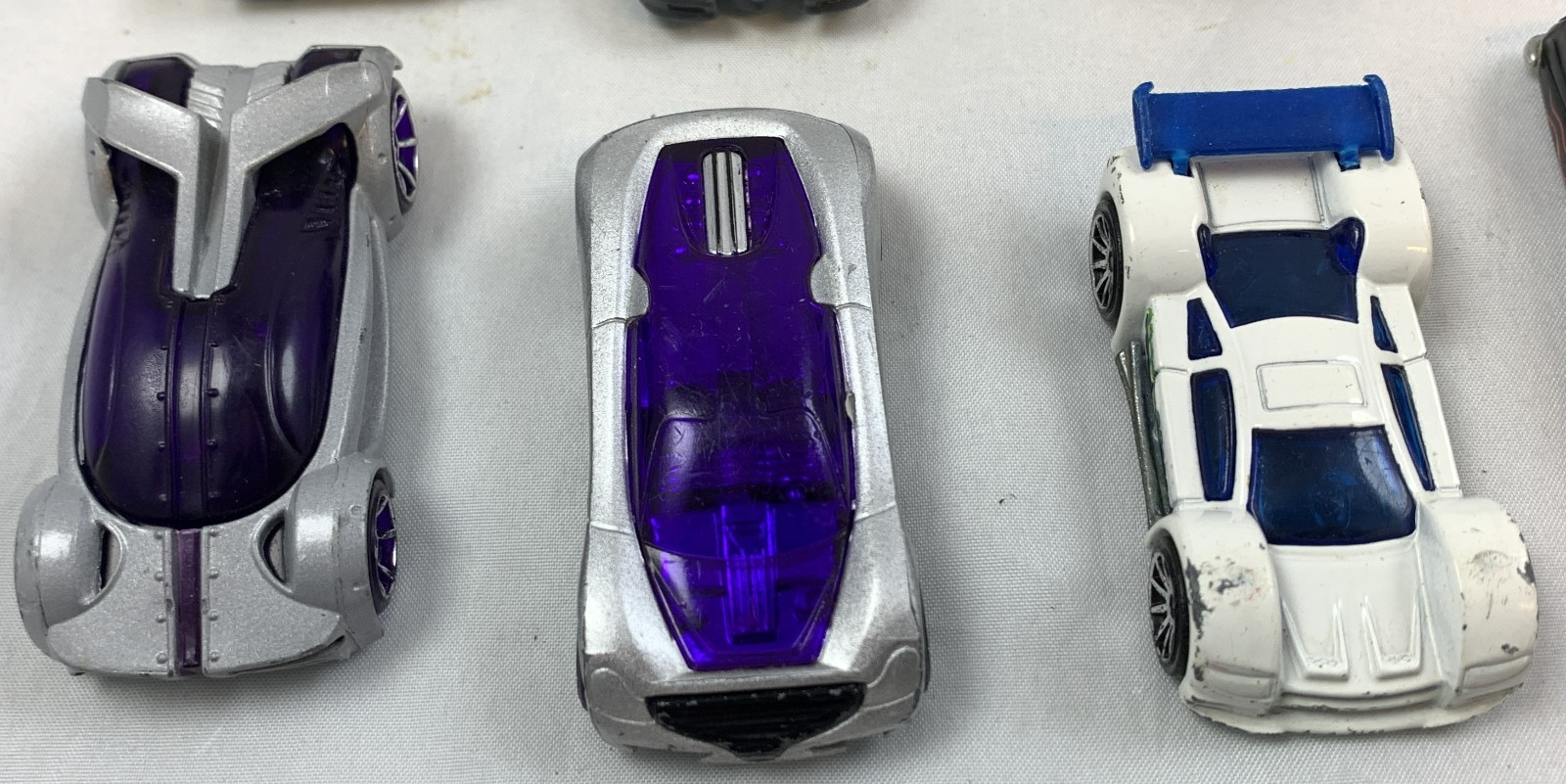 Mattel Hot Wheels Bundle 20 Cars Collection Batmobile AcceleRacers Piledriver