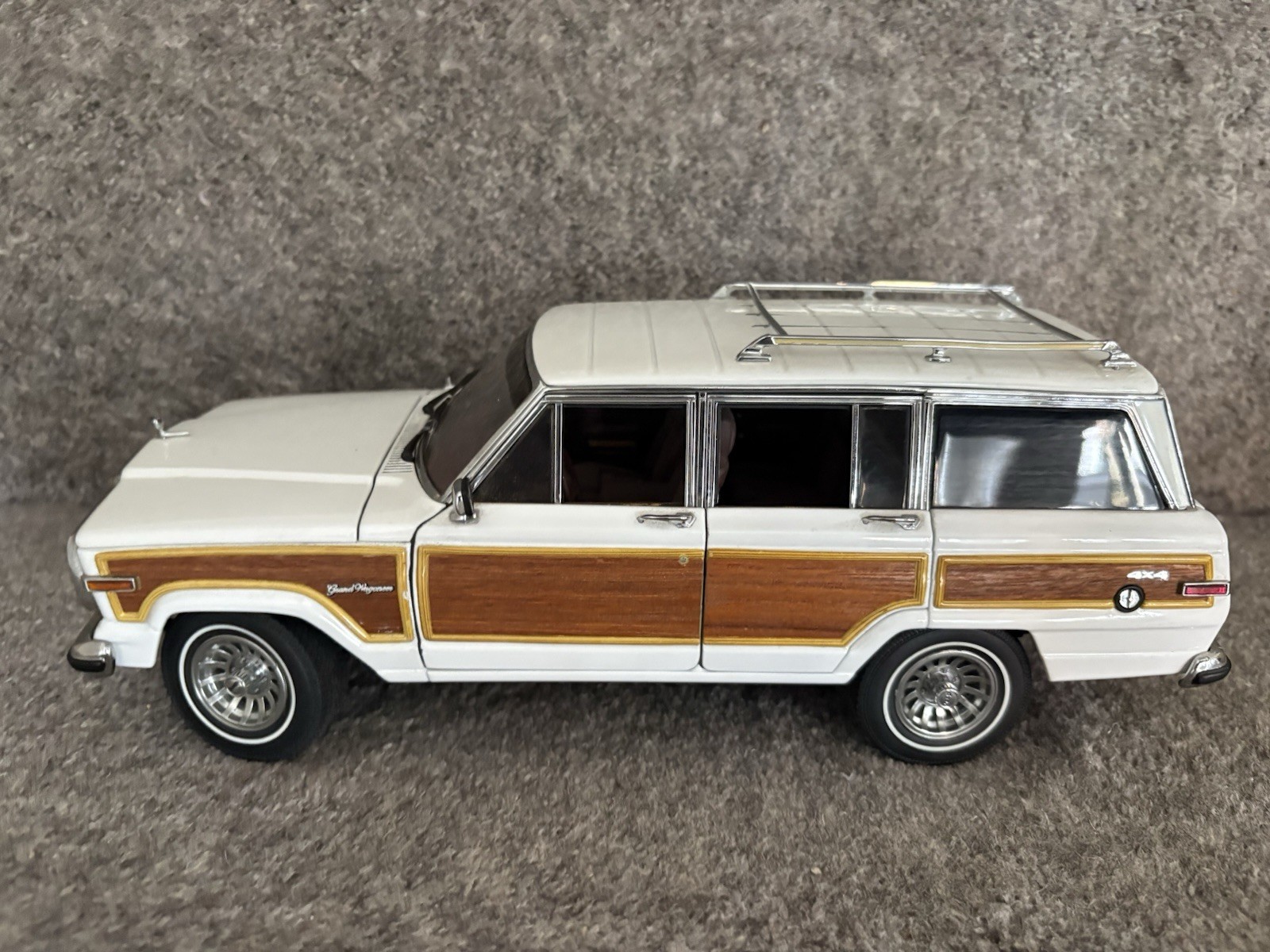 AUTOart Millennium 1/18 Jeep Grand Wagoneer #74001 Boxed Model Car